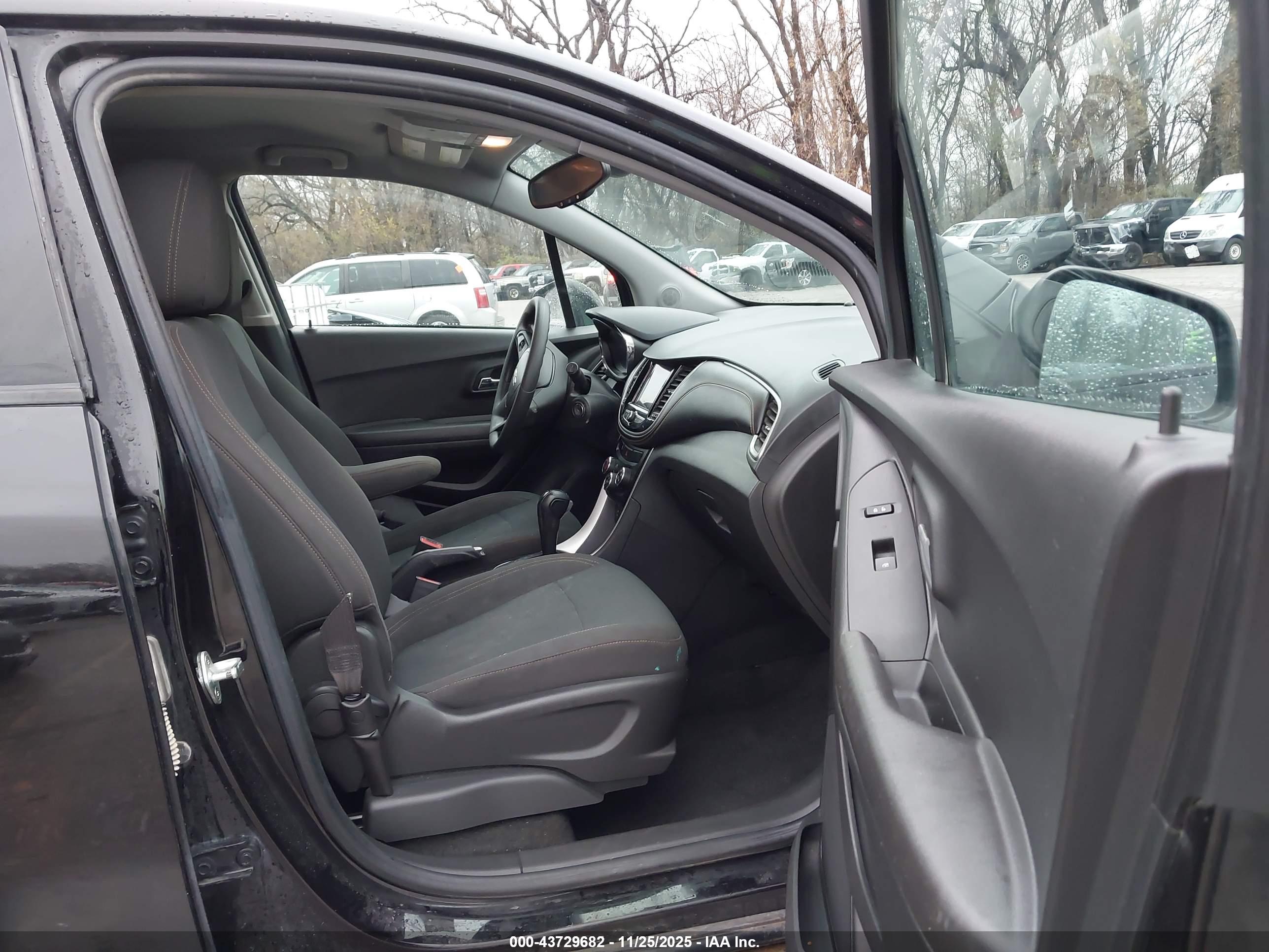 CHEVROLET TRAX image 5