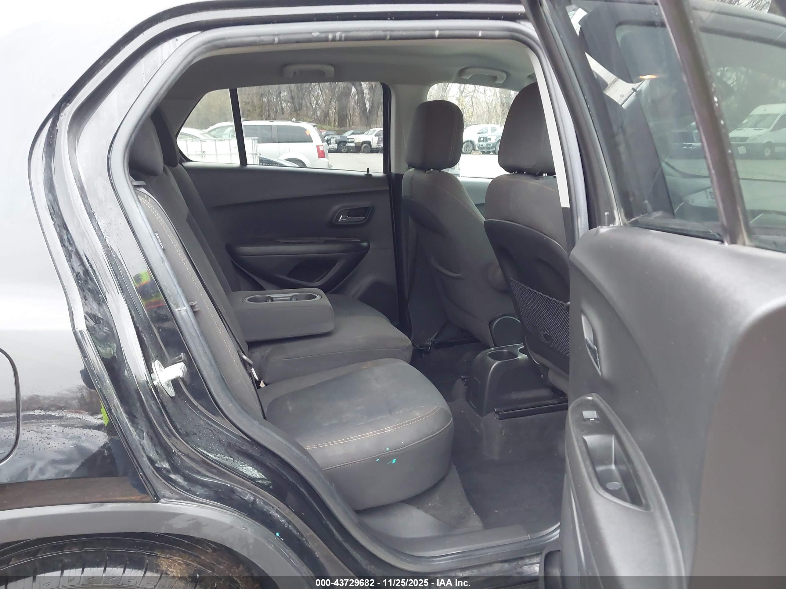 CHEVROLET TRAX image 8