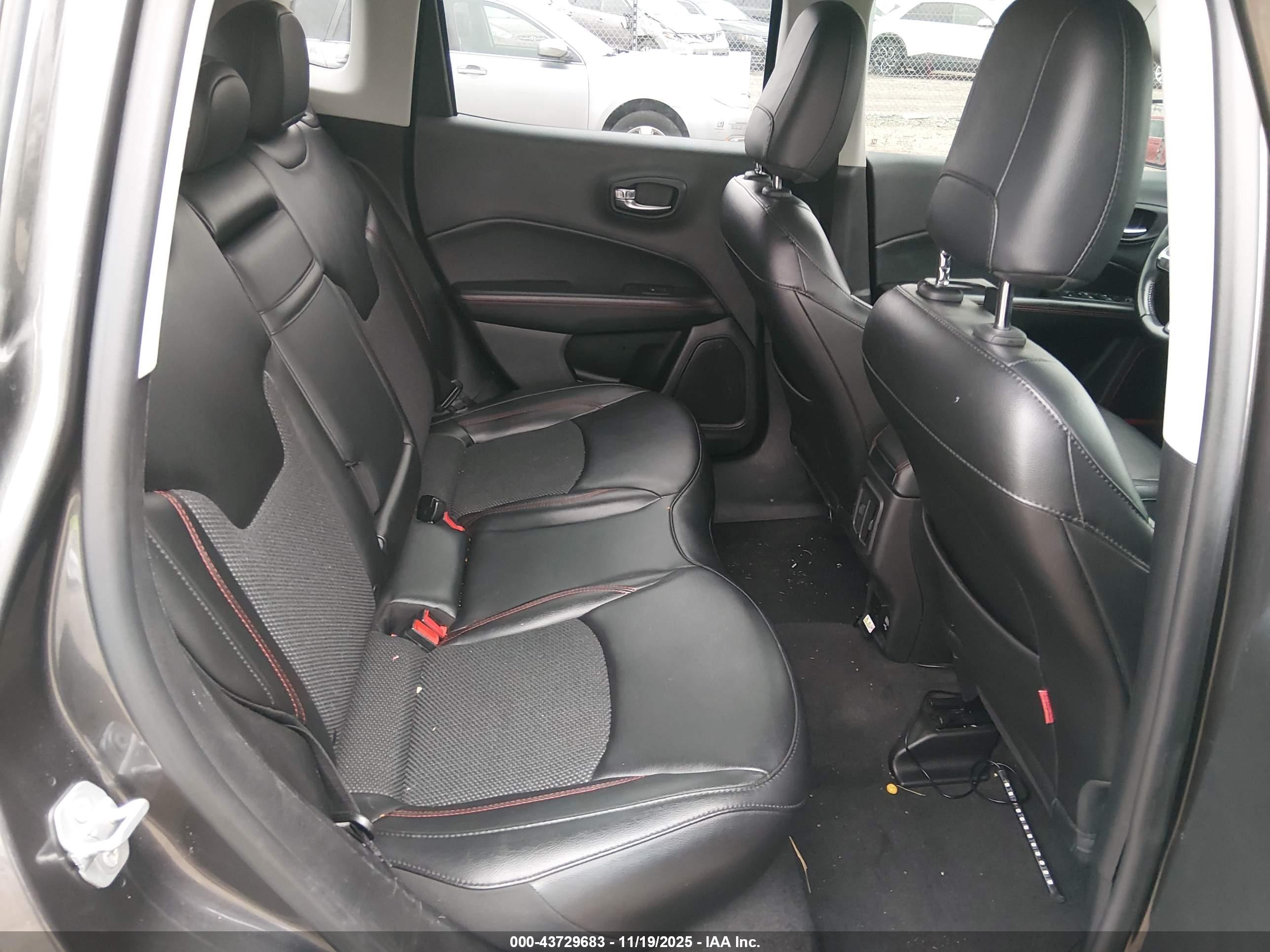 JEEP COMPASS image 8