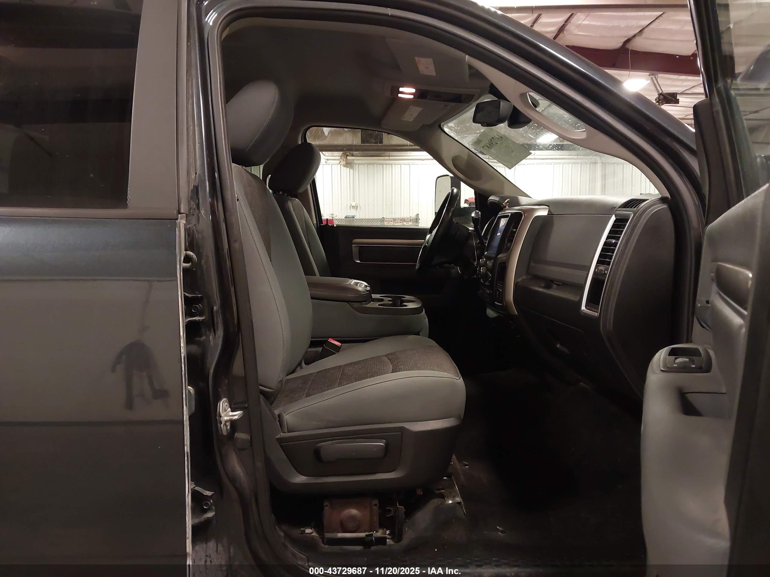 RAM 3500 image 8