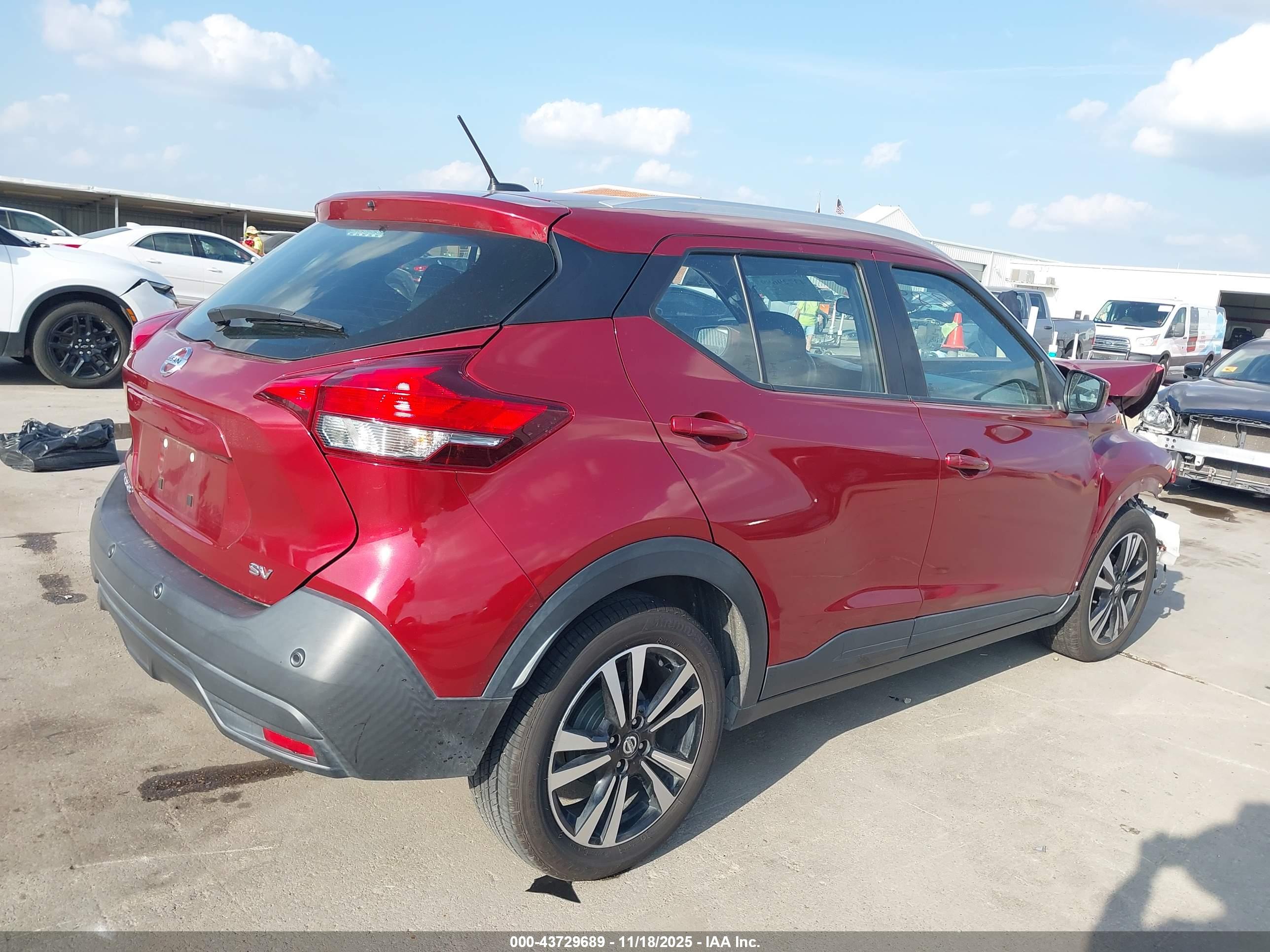 NISSAN KICKS image 4