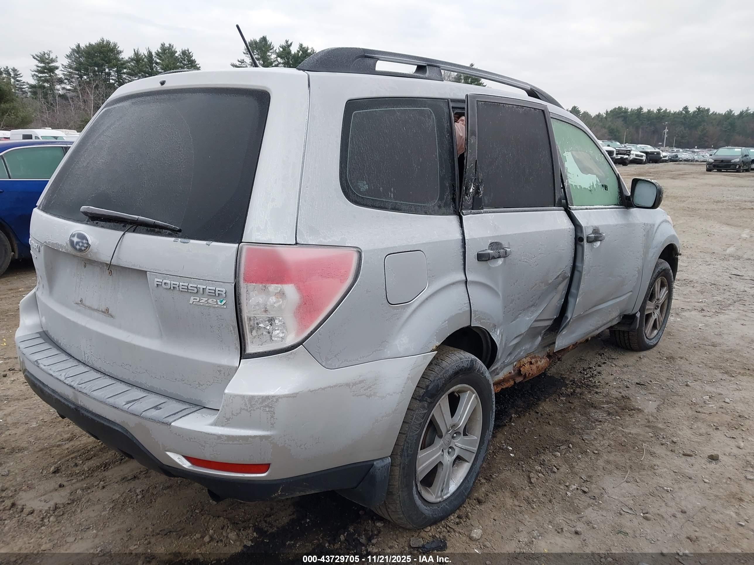 SUBARU FORESTER image 4