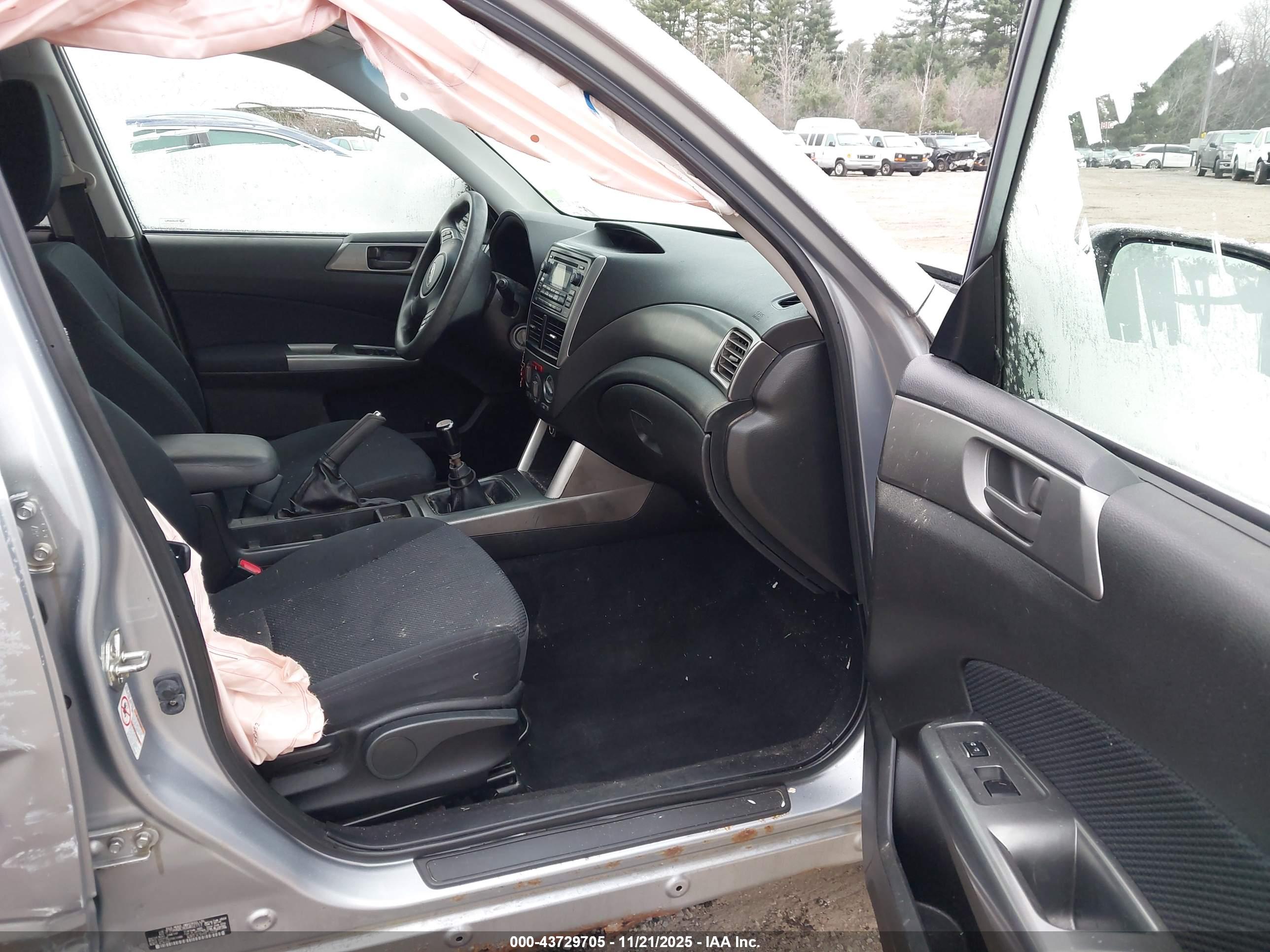 SUBARU FORESTER image 5