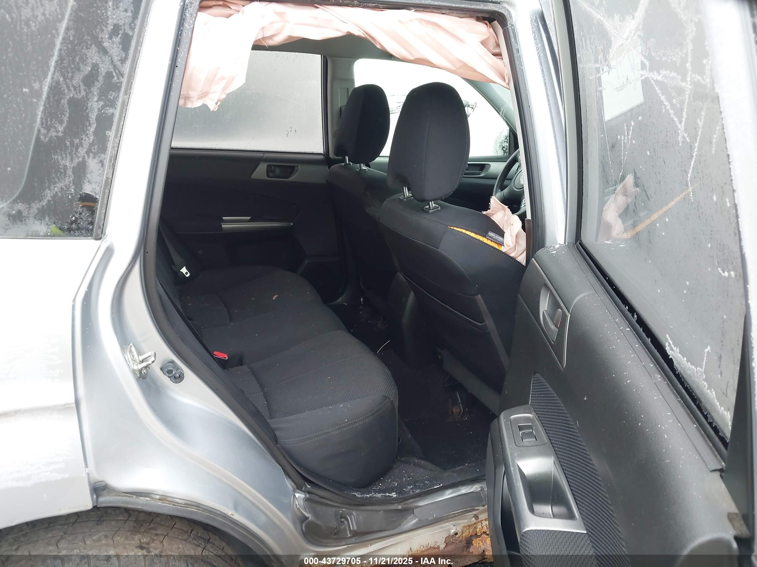 SUBARU FORESTER image 8