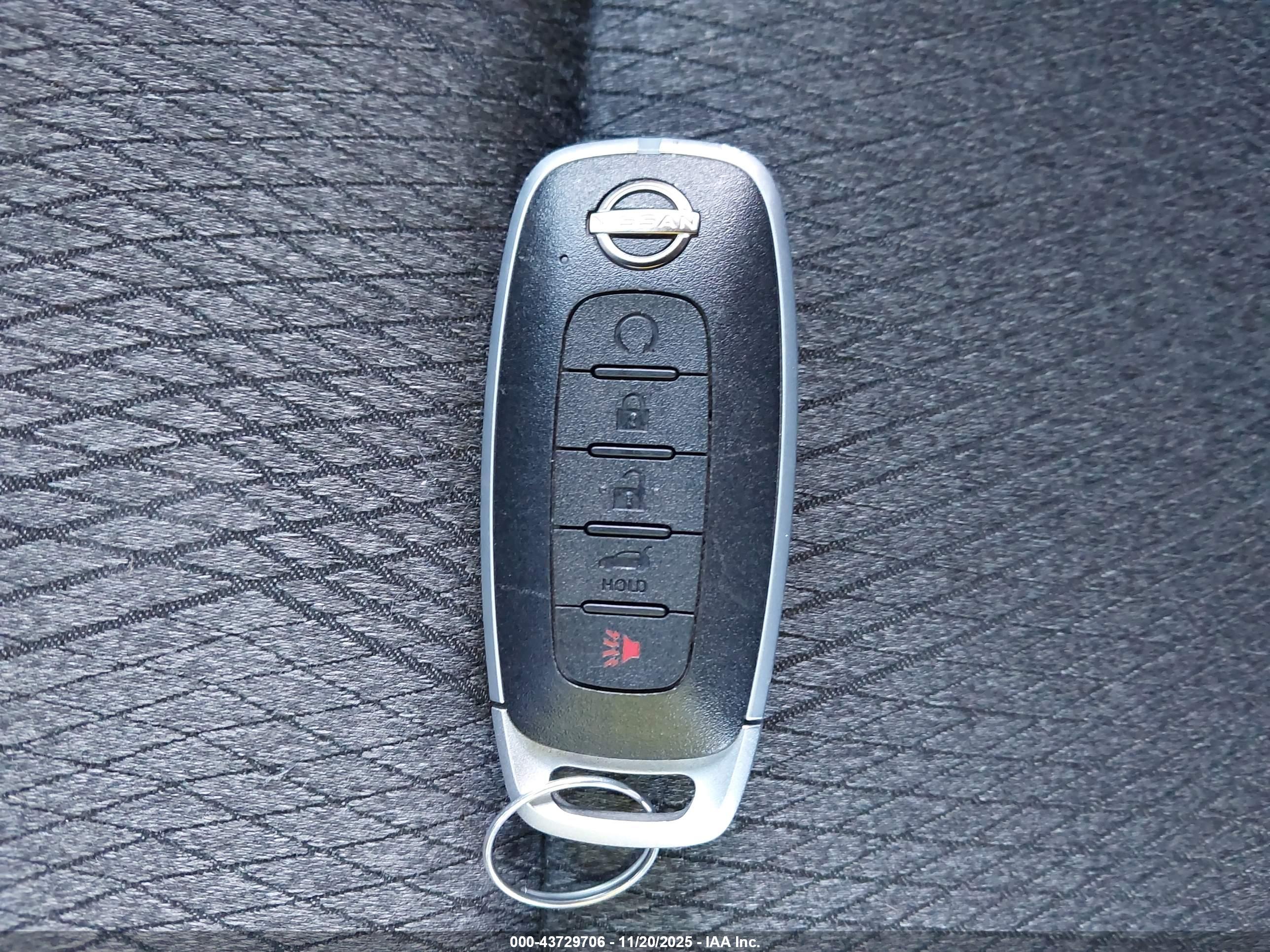NISSAN ROGUE image 11