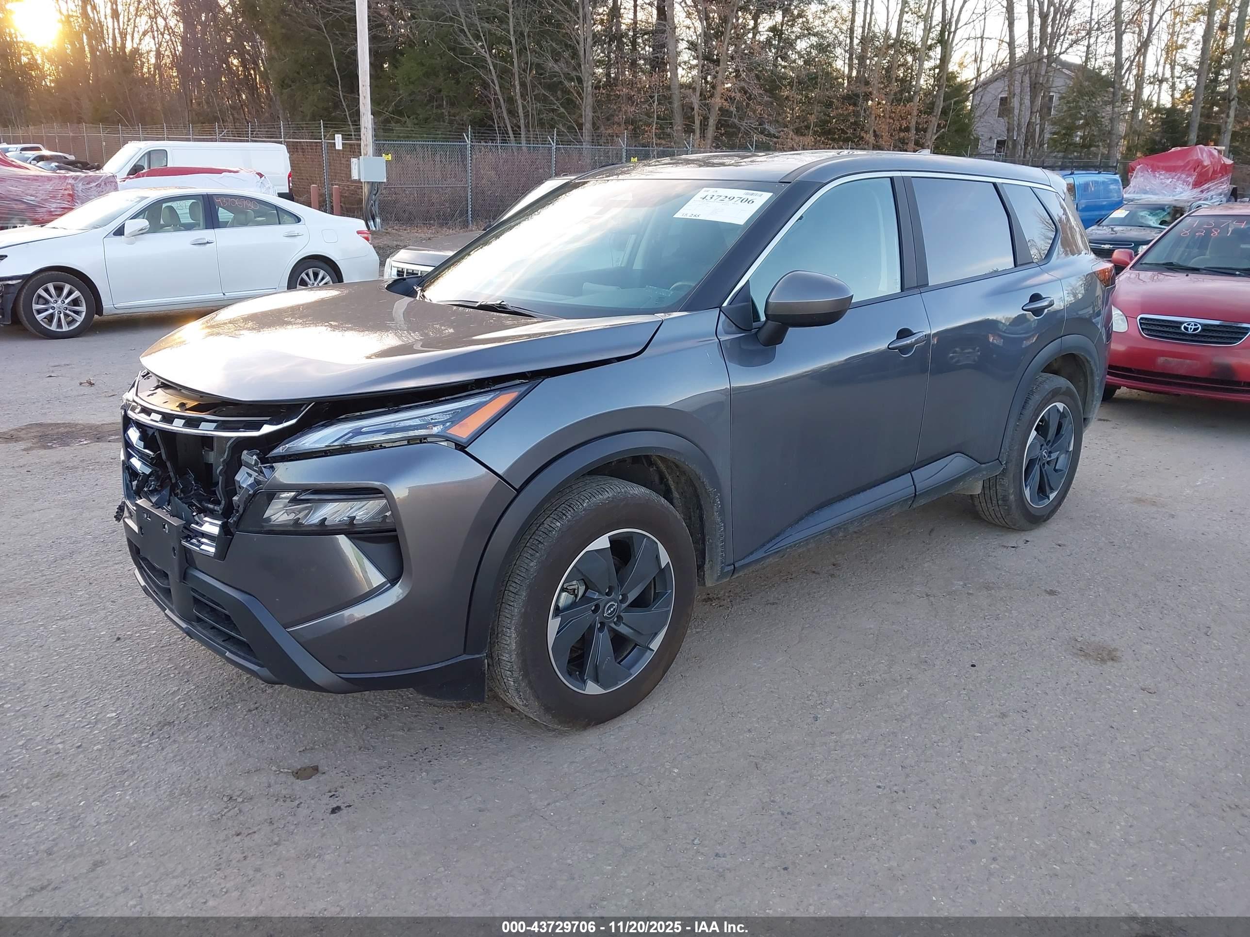 NISSAN ROGUE image 2