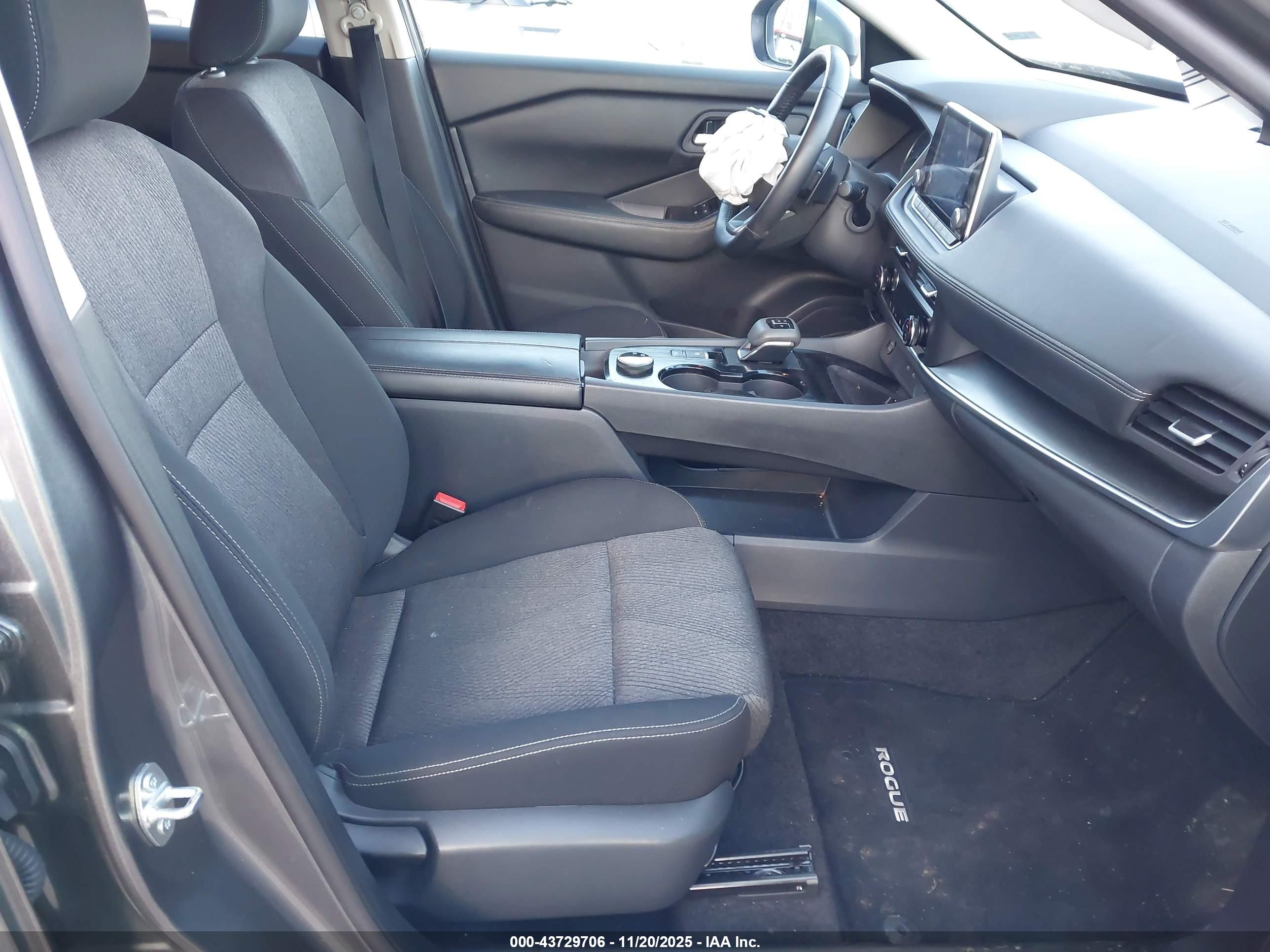 NISSAN ROGUE image 5