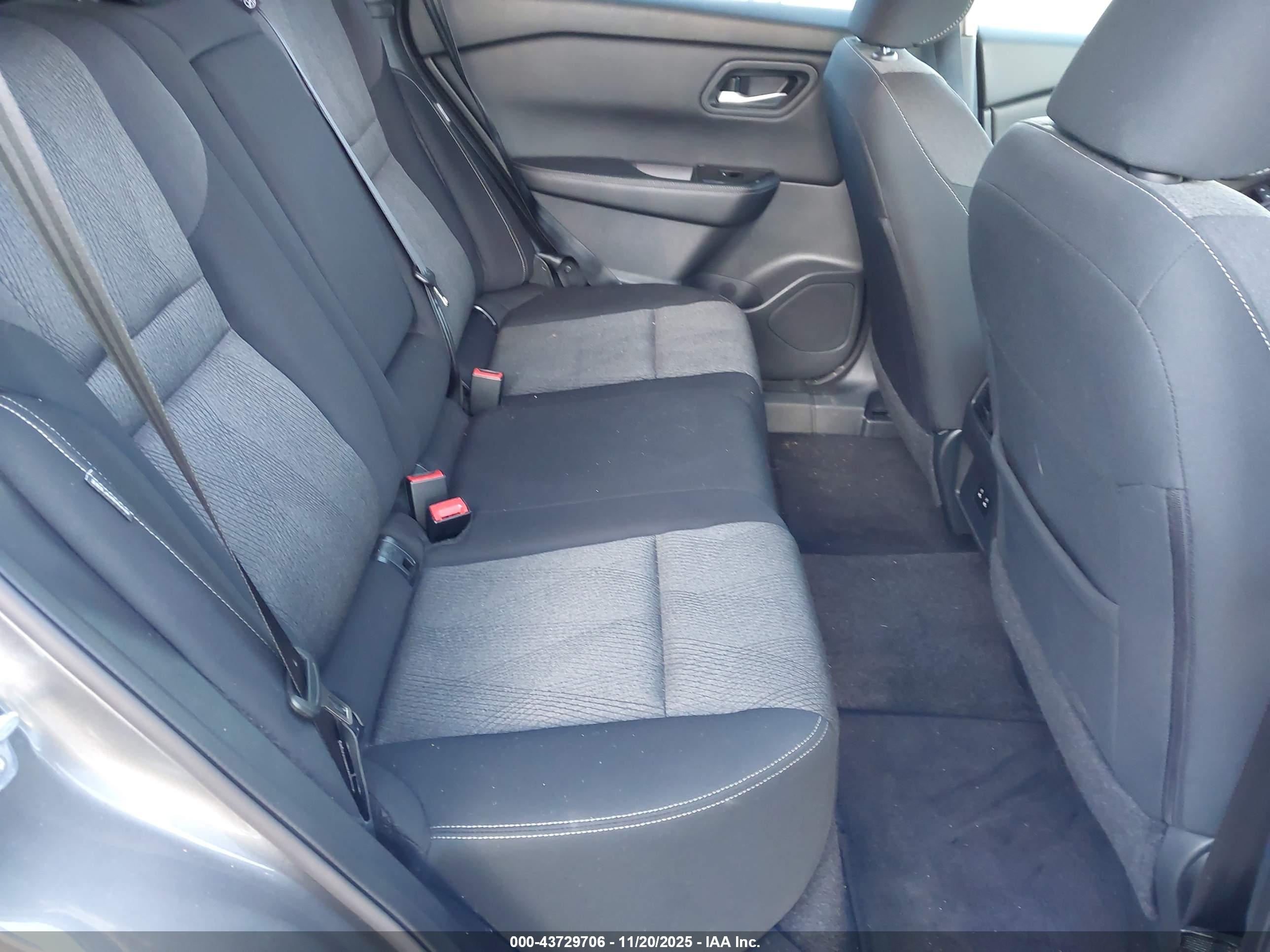 NISSAN ROGUE image 8