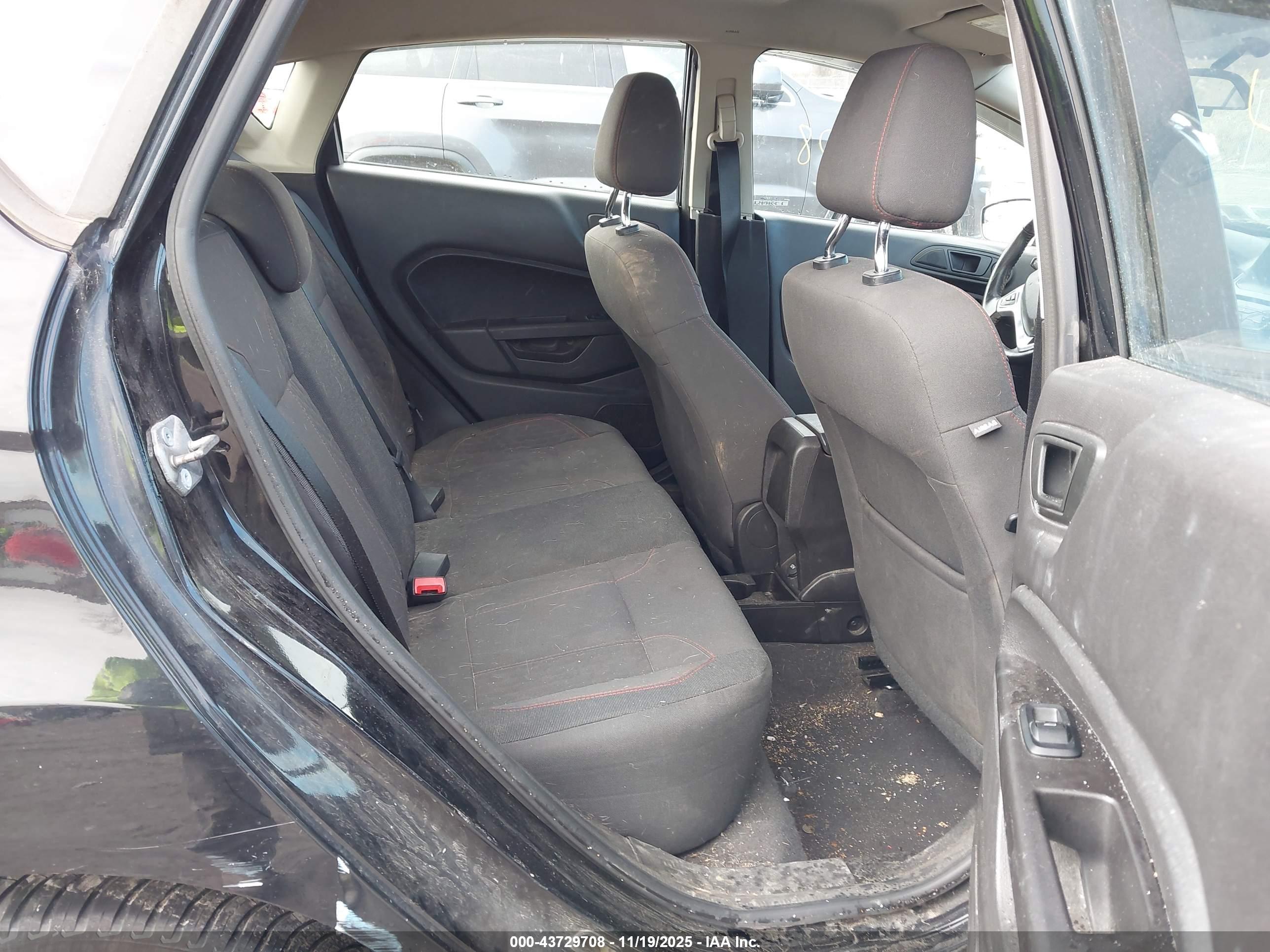 FORD FIESTA image 8