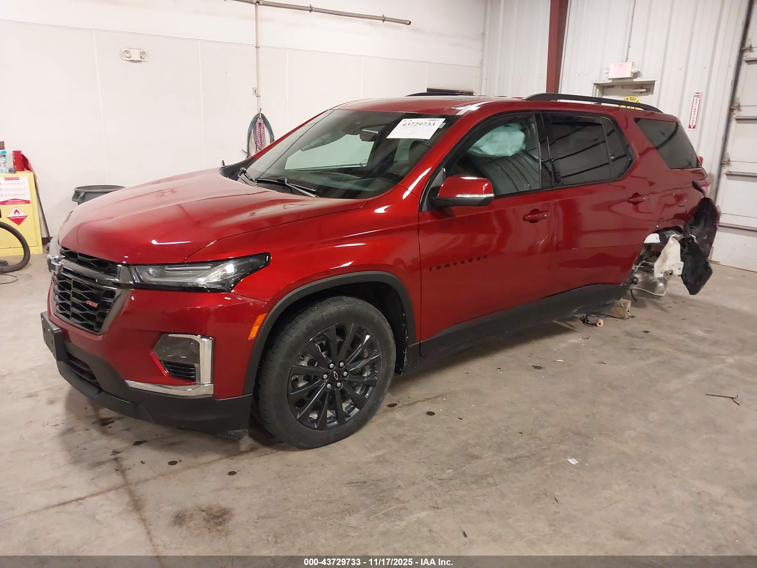 CHEVROLET TRAVERSE image 2