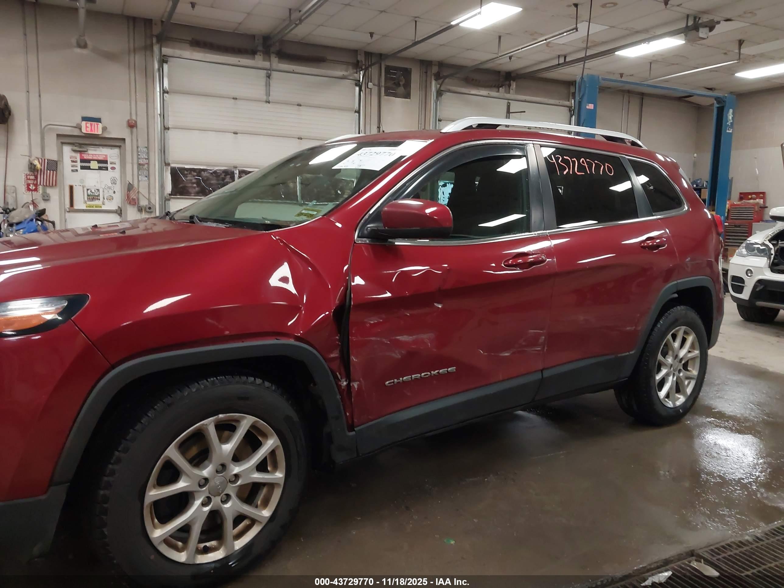 JEEP CHEROKEE image 6
