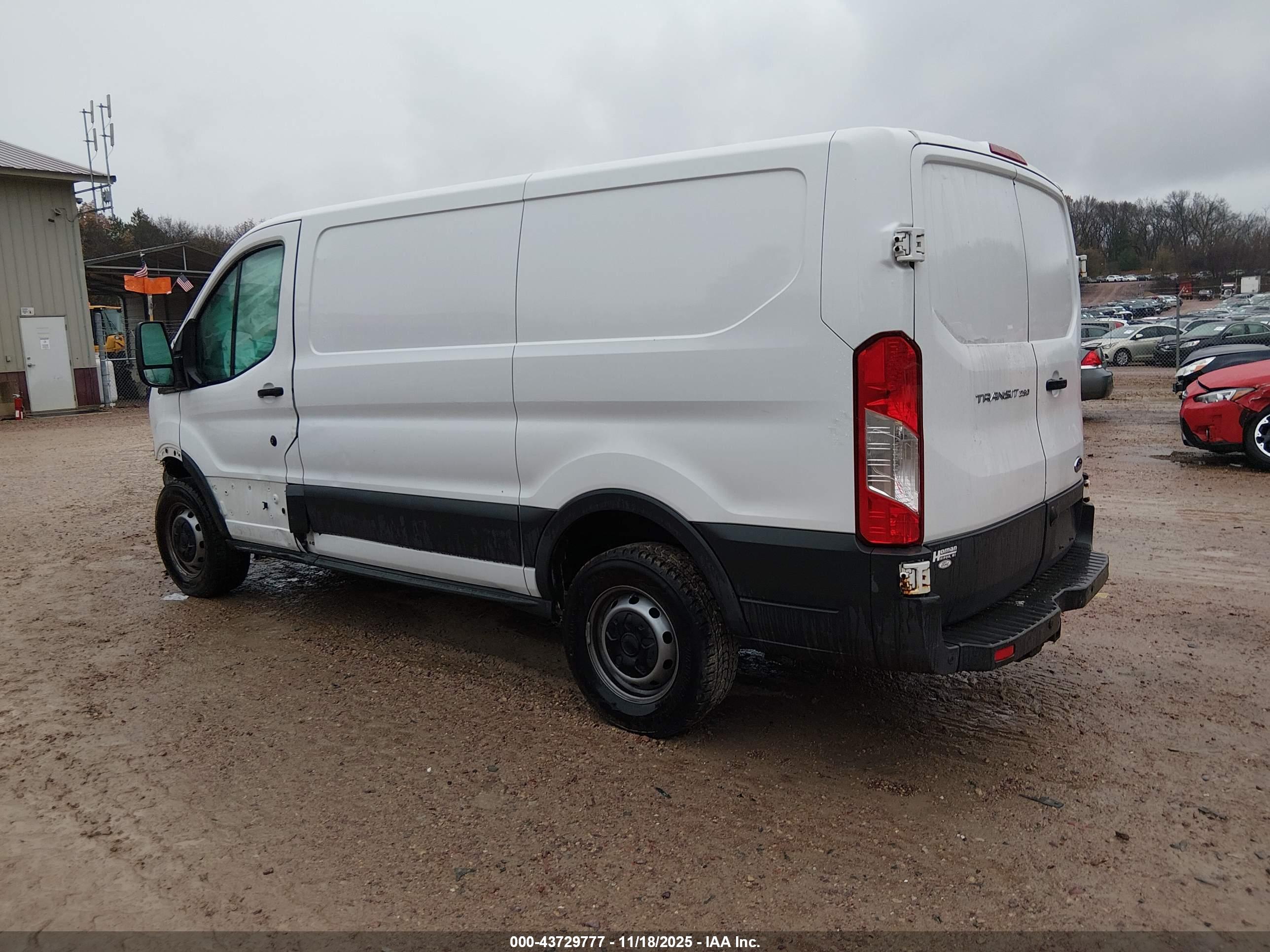 FORD TRANSIT-250 image 3