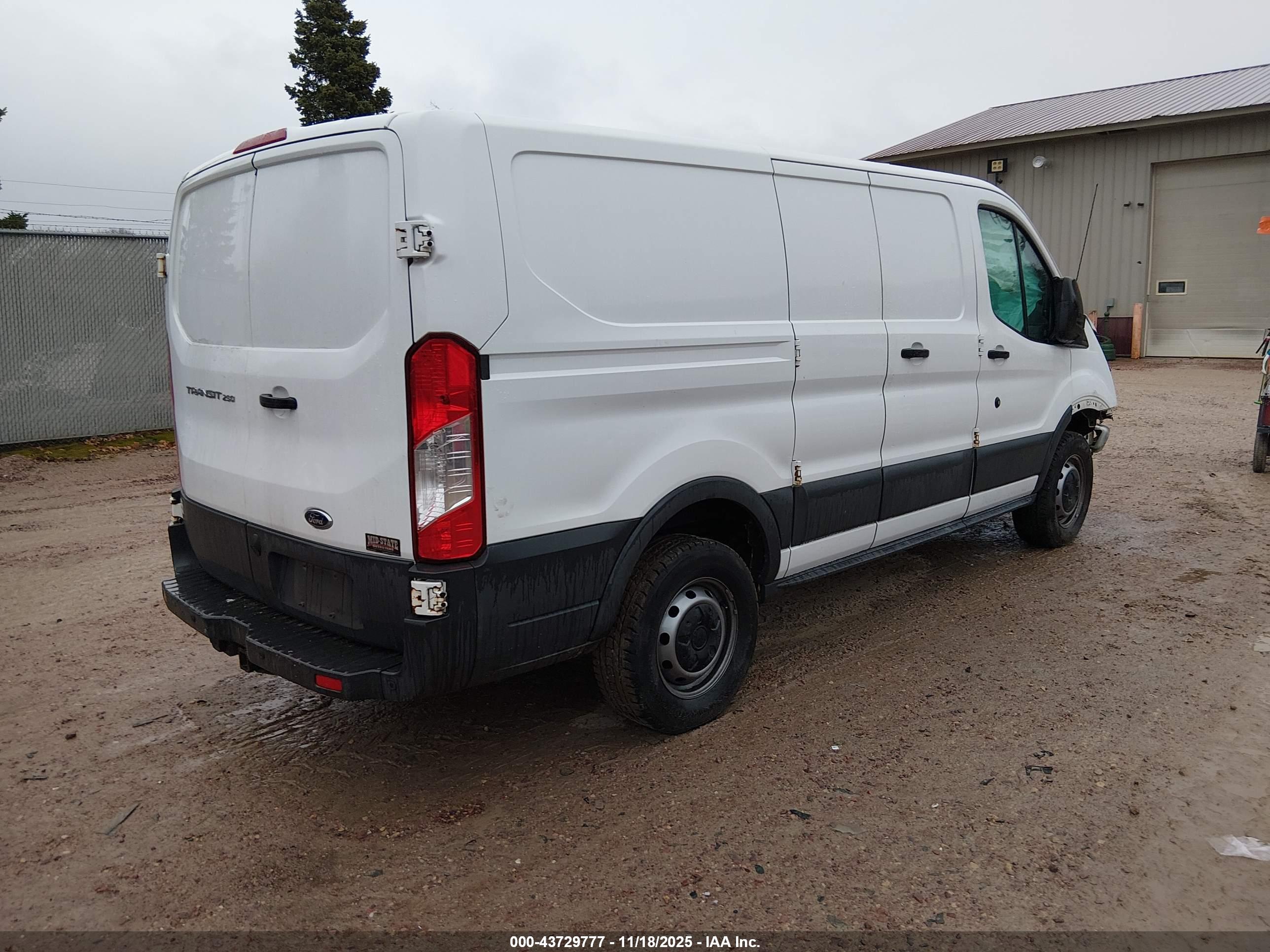 FORD TRANSIT-250 image 4