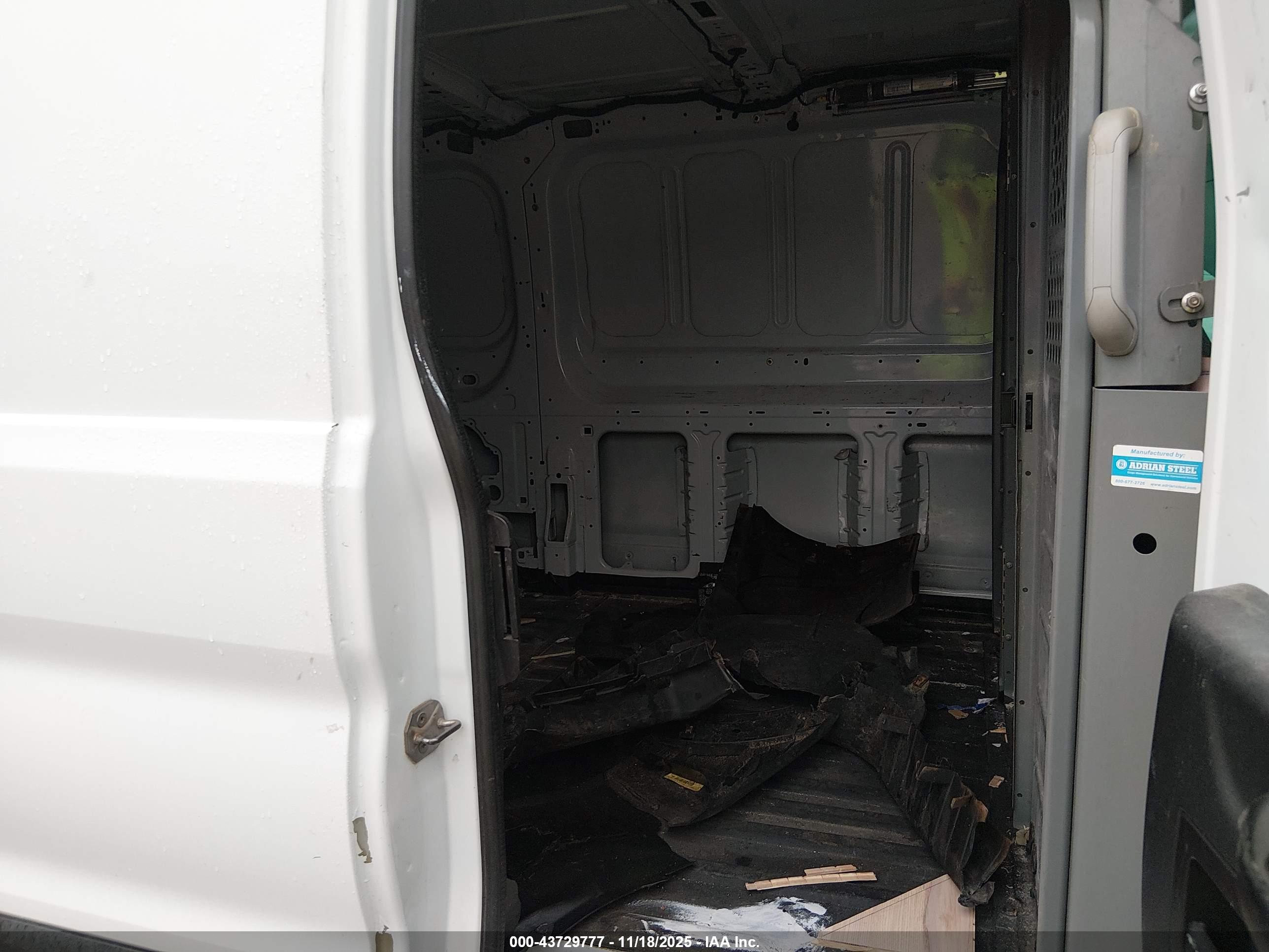 FORD TRANSIT-250 image 8