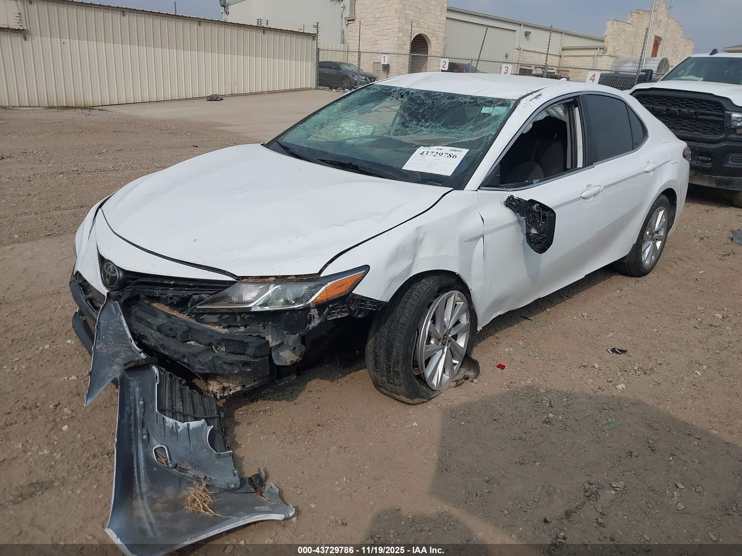 TOYOTA CAMRY image 2