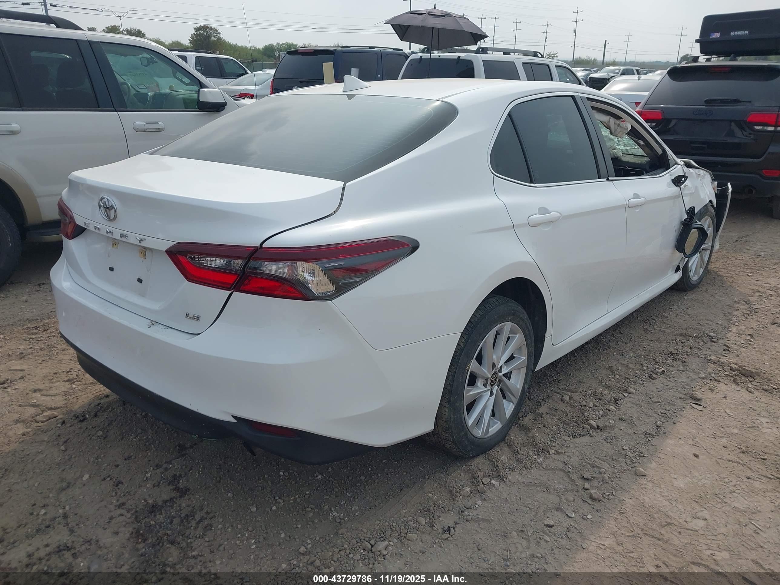 TOYOTA CAMRY image 4