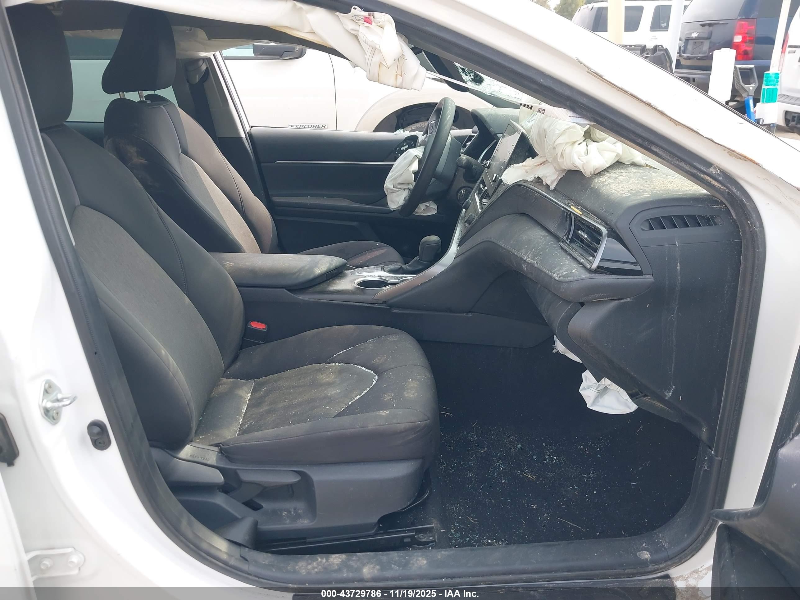 TOYOTA CAMRY image 5