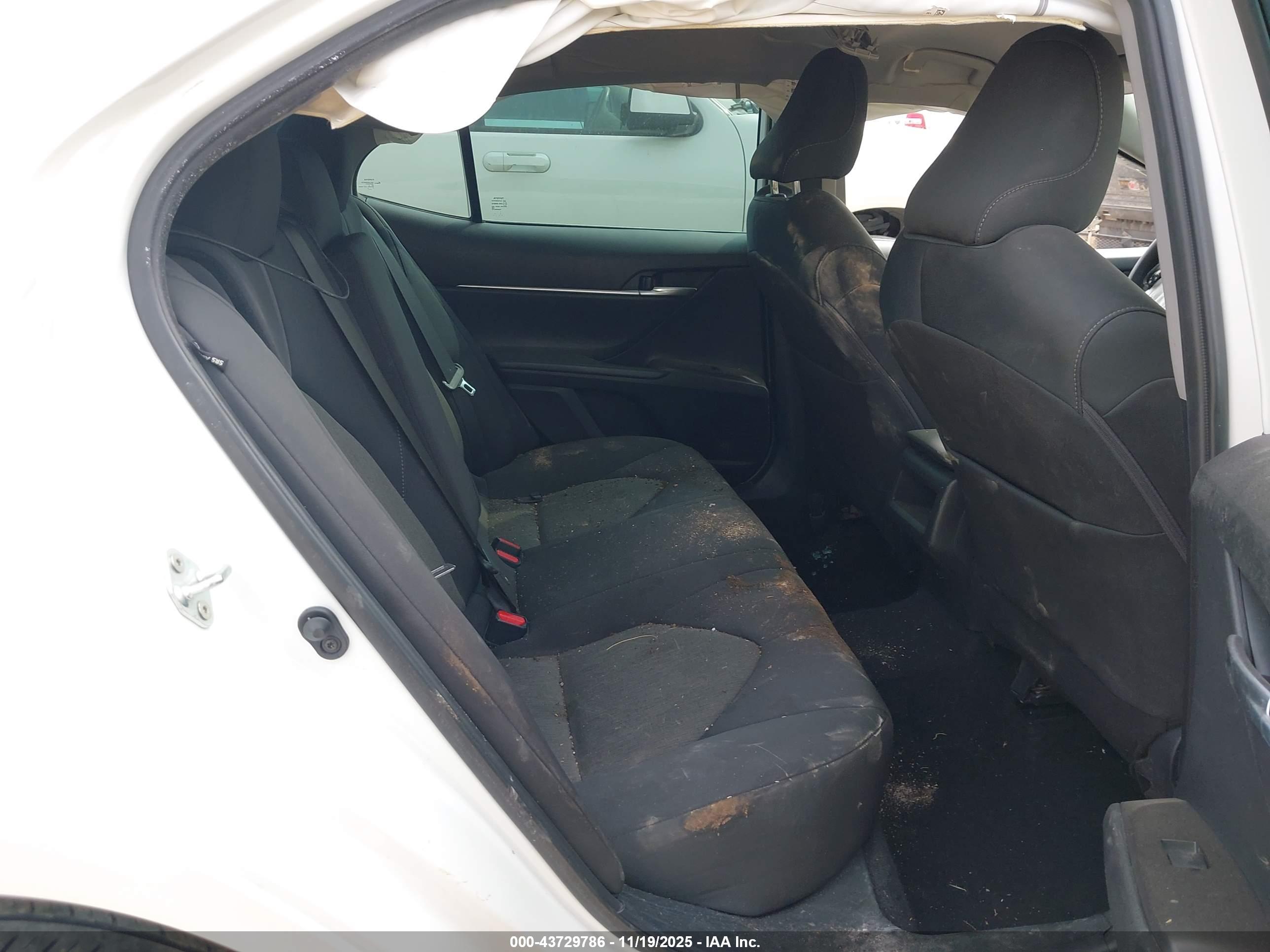 TOYOTA CAMRY image 8