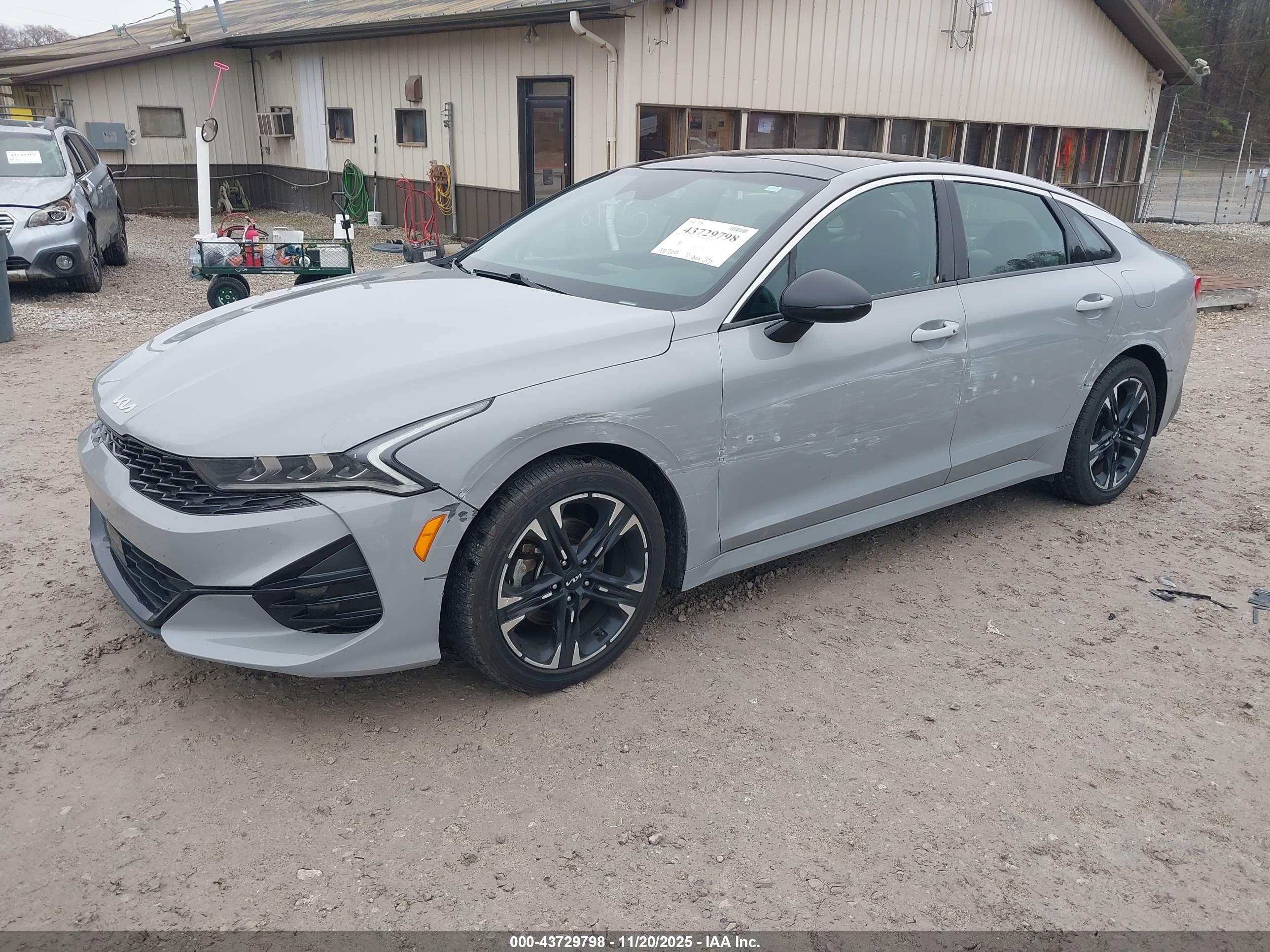 KIA K5 image 2