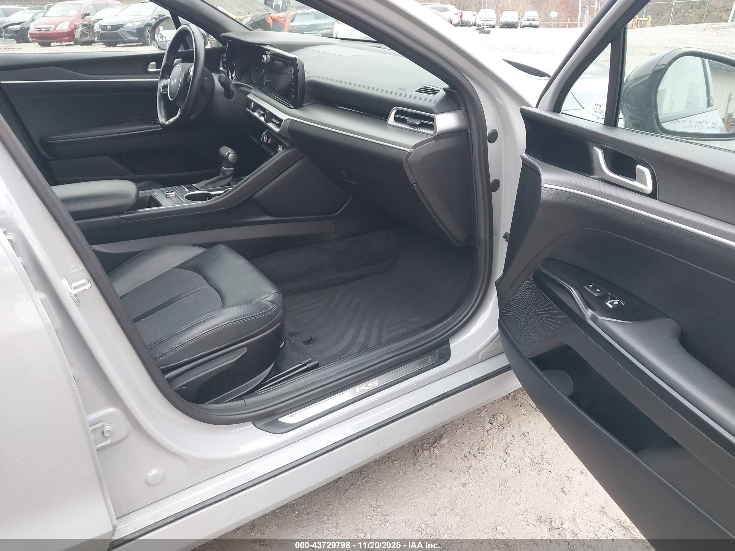 KIA K5 image 5