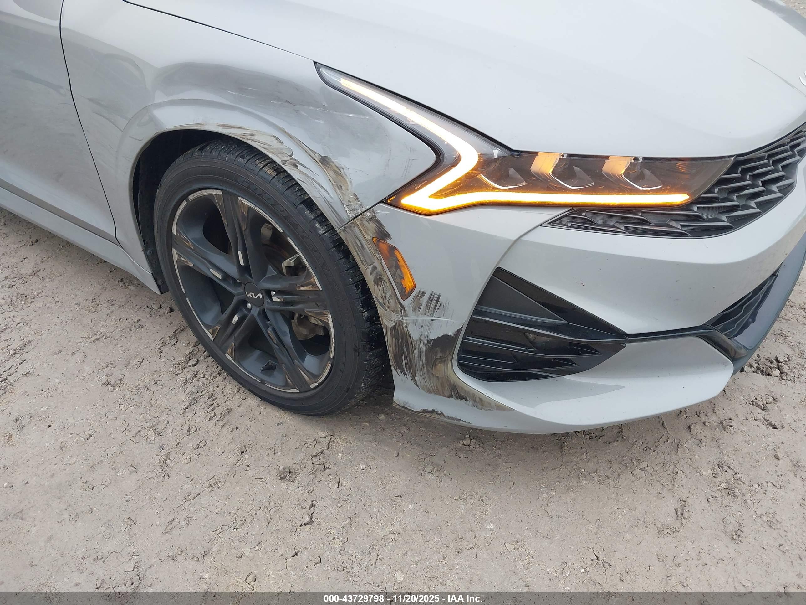 KIA K5 image 6