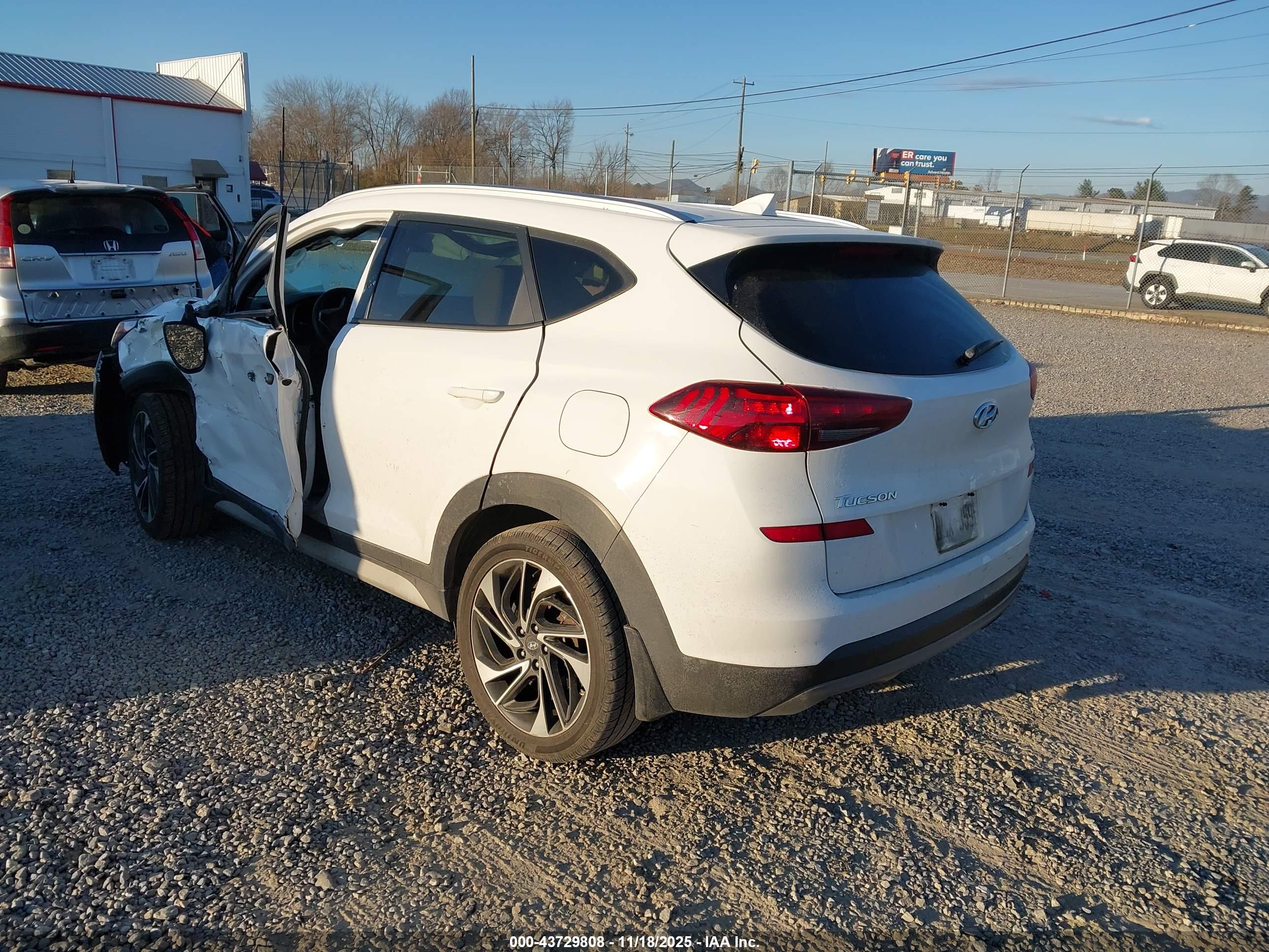 HYUNDAI TUCSON image 3