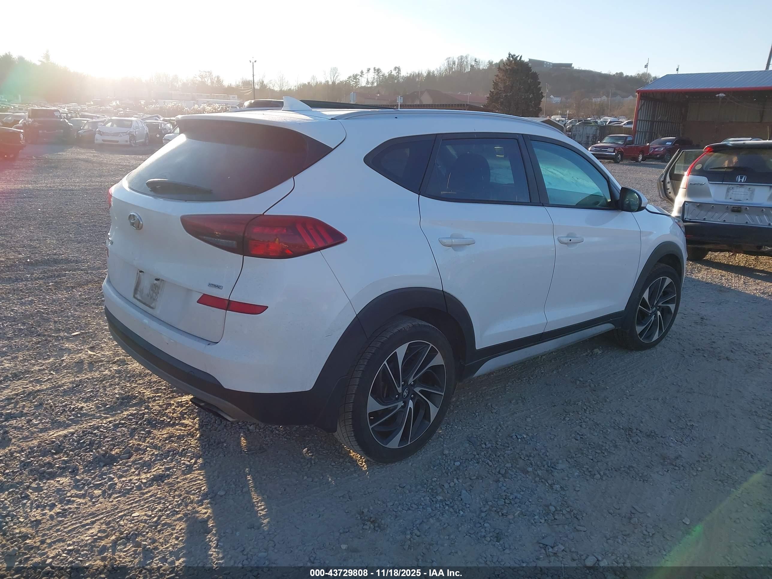 HYUNDAI TUCSON image 4