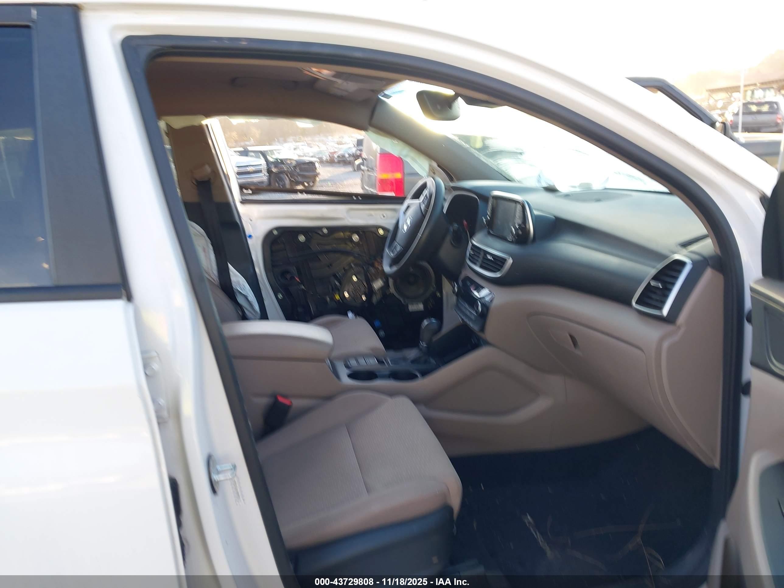 HYUNDAI TUCSON image 5
