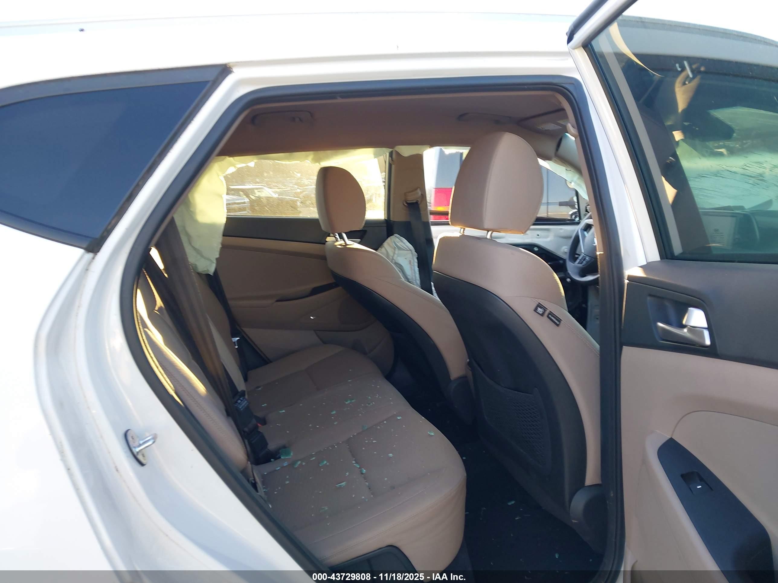 HYUNDAI TUCSON image 8