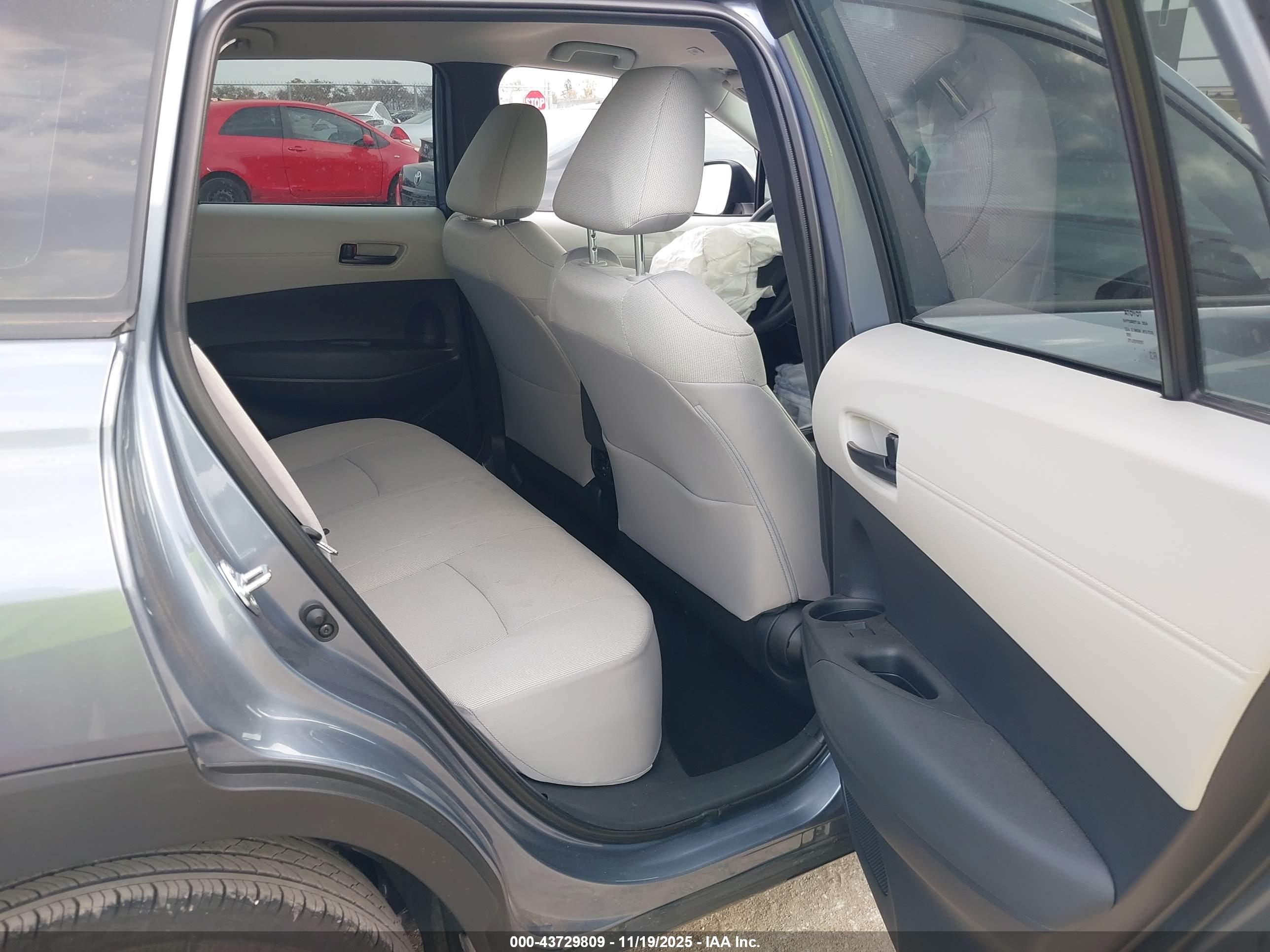 TOYOTA COROLLA image 8
