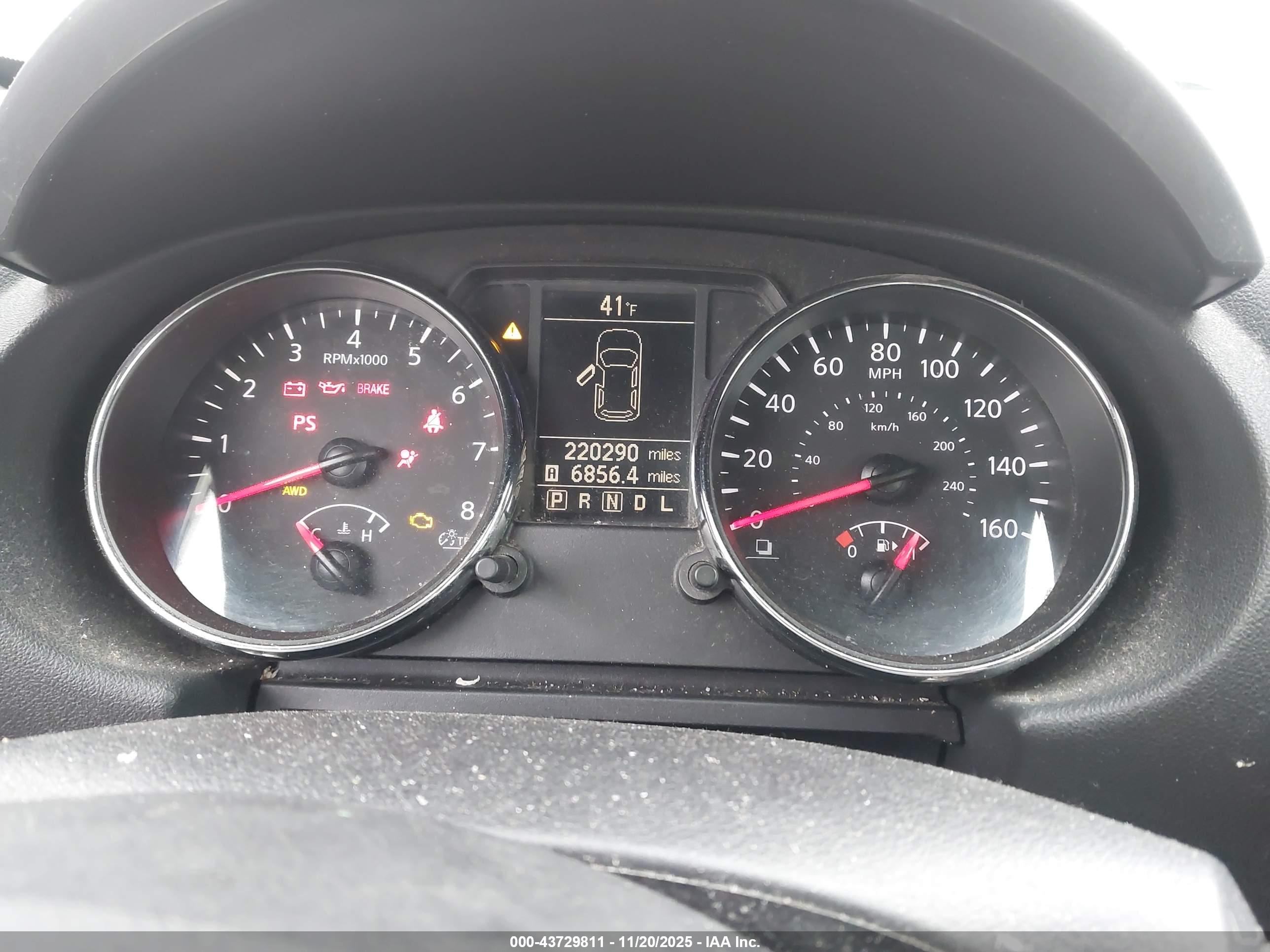 NISSAN ROGUE image 7