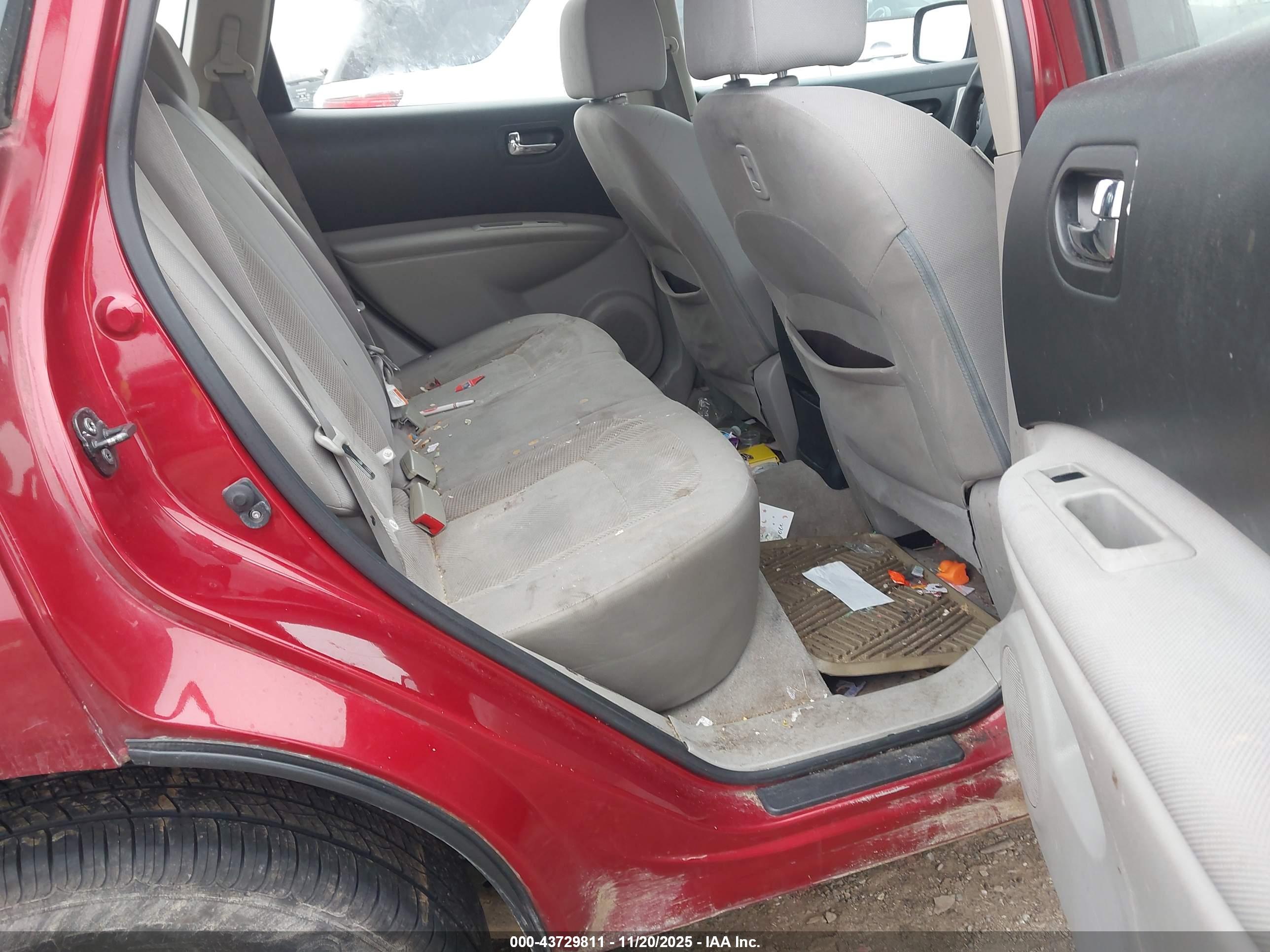 NISSAN ROGUE image 8