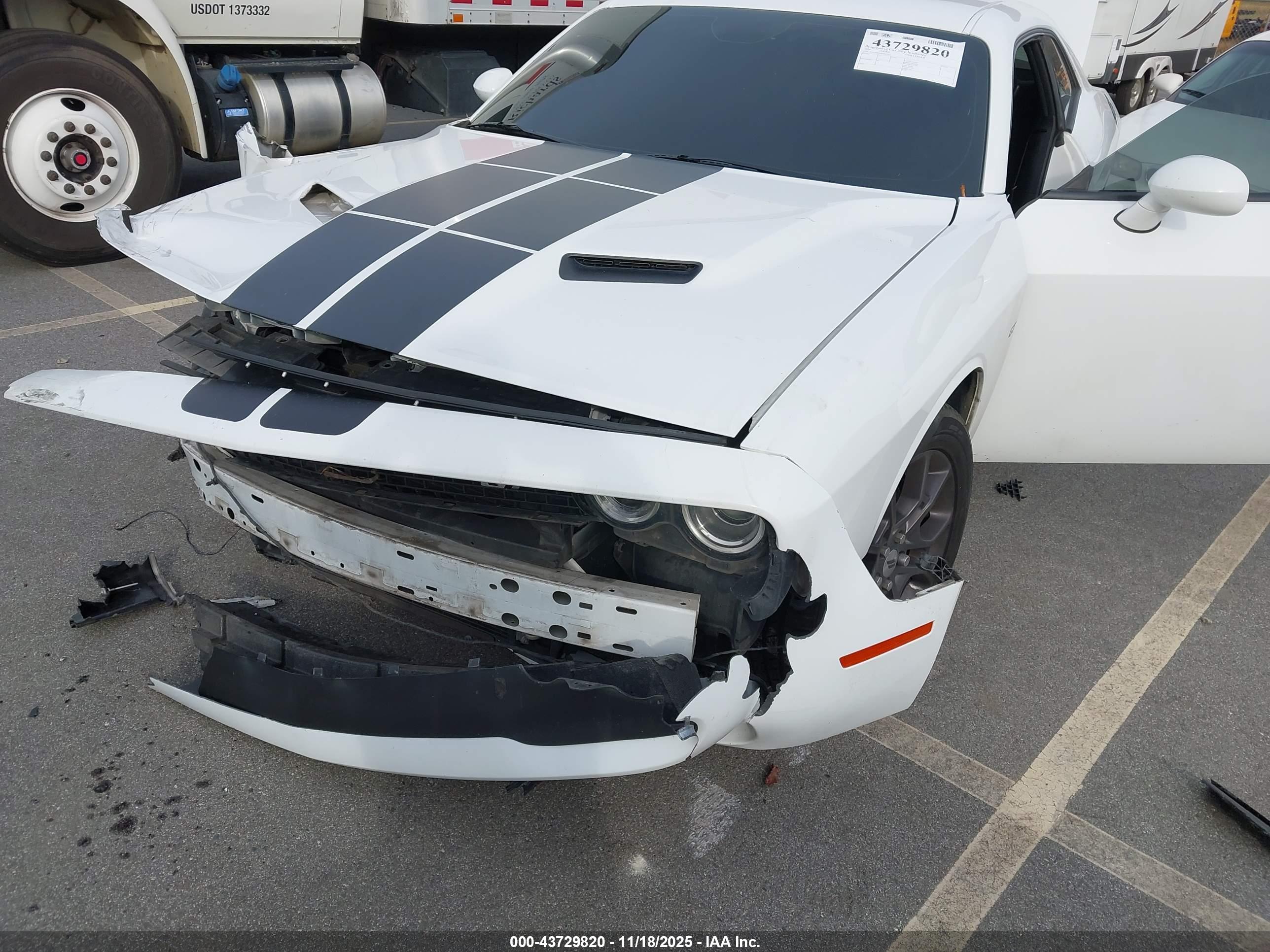 DODGE CHALLENGER image 6