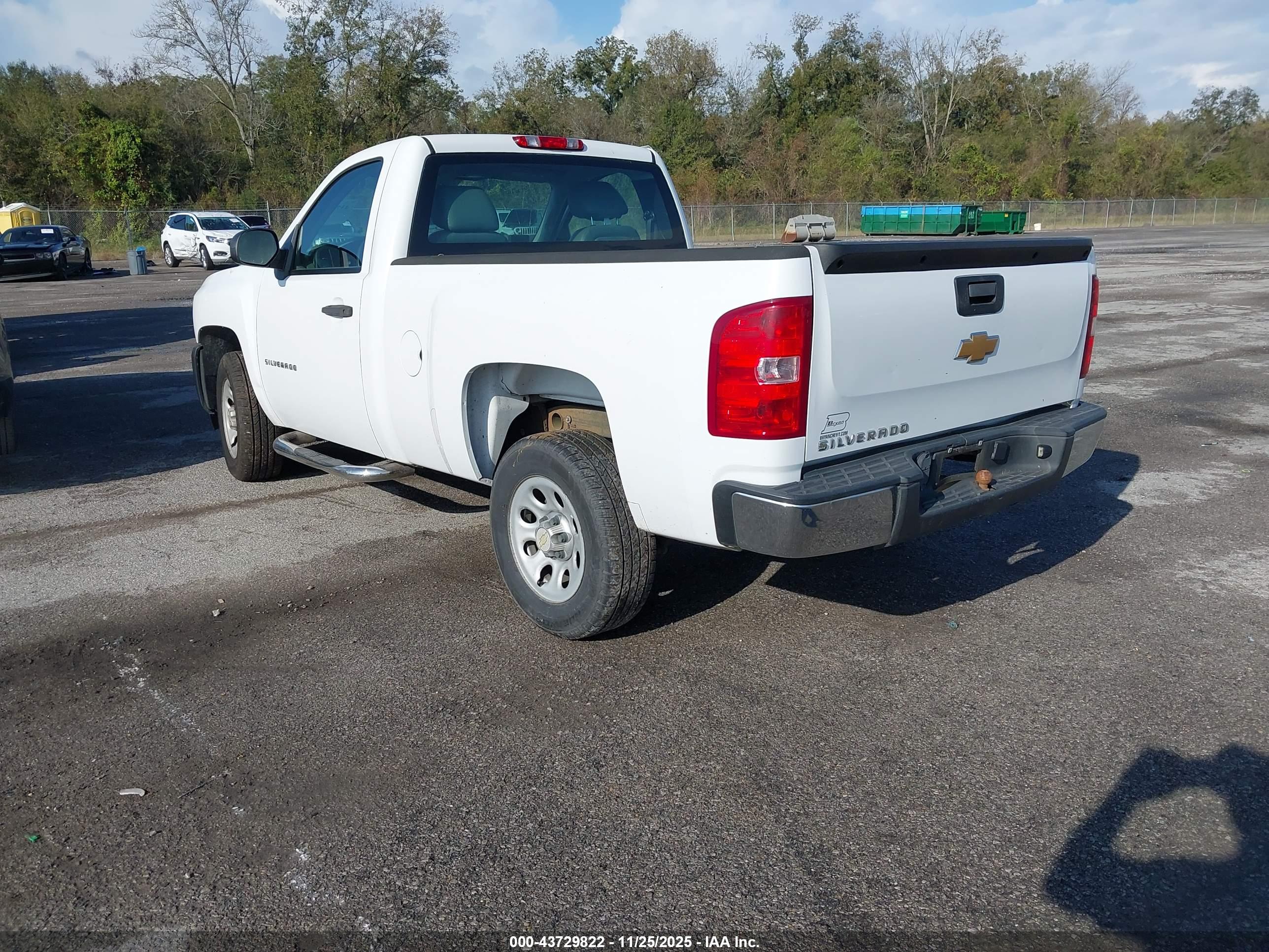 CHEVROLET SILVERADO image 3