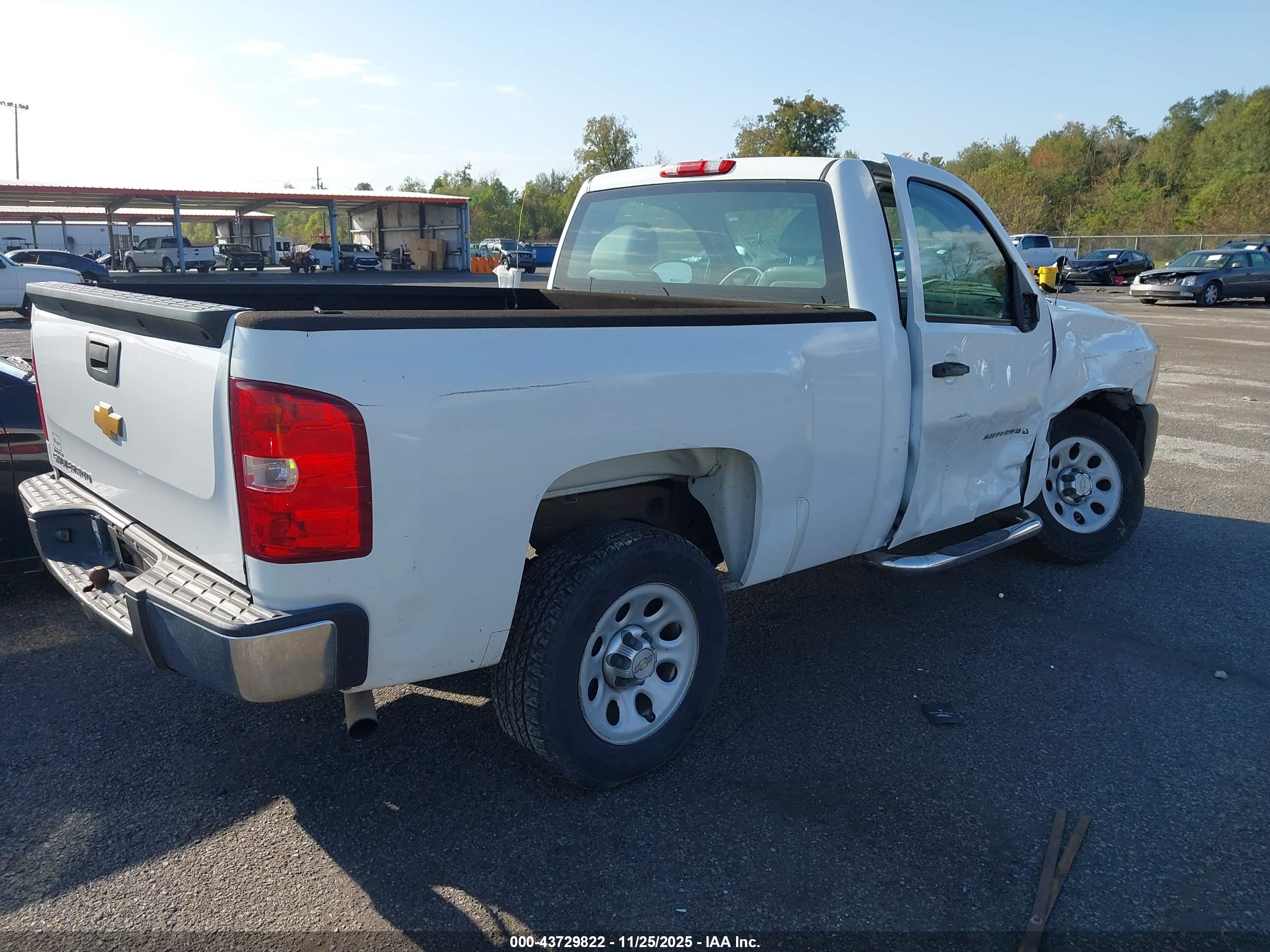 CHEVROLET SILVERADO image 4
