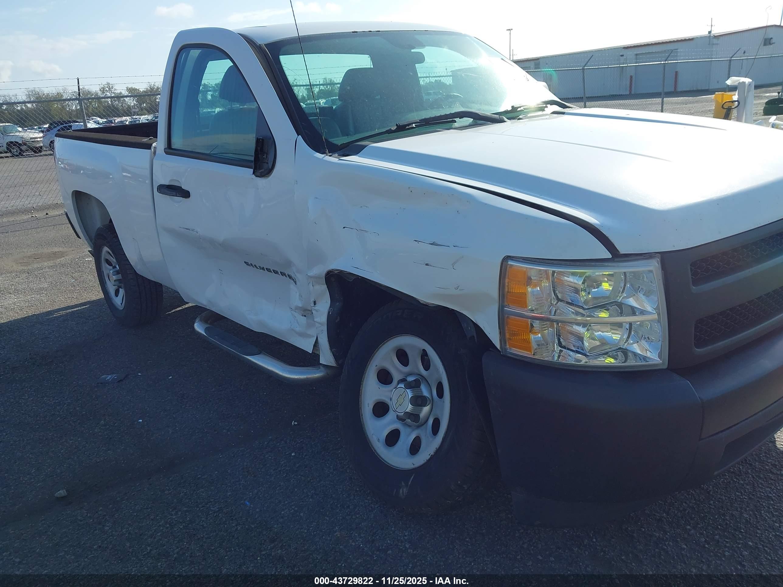 CHEVROLET SILVERADO image 6