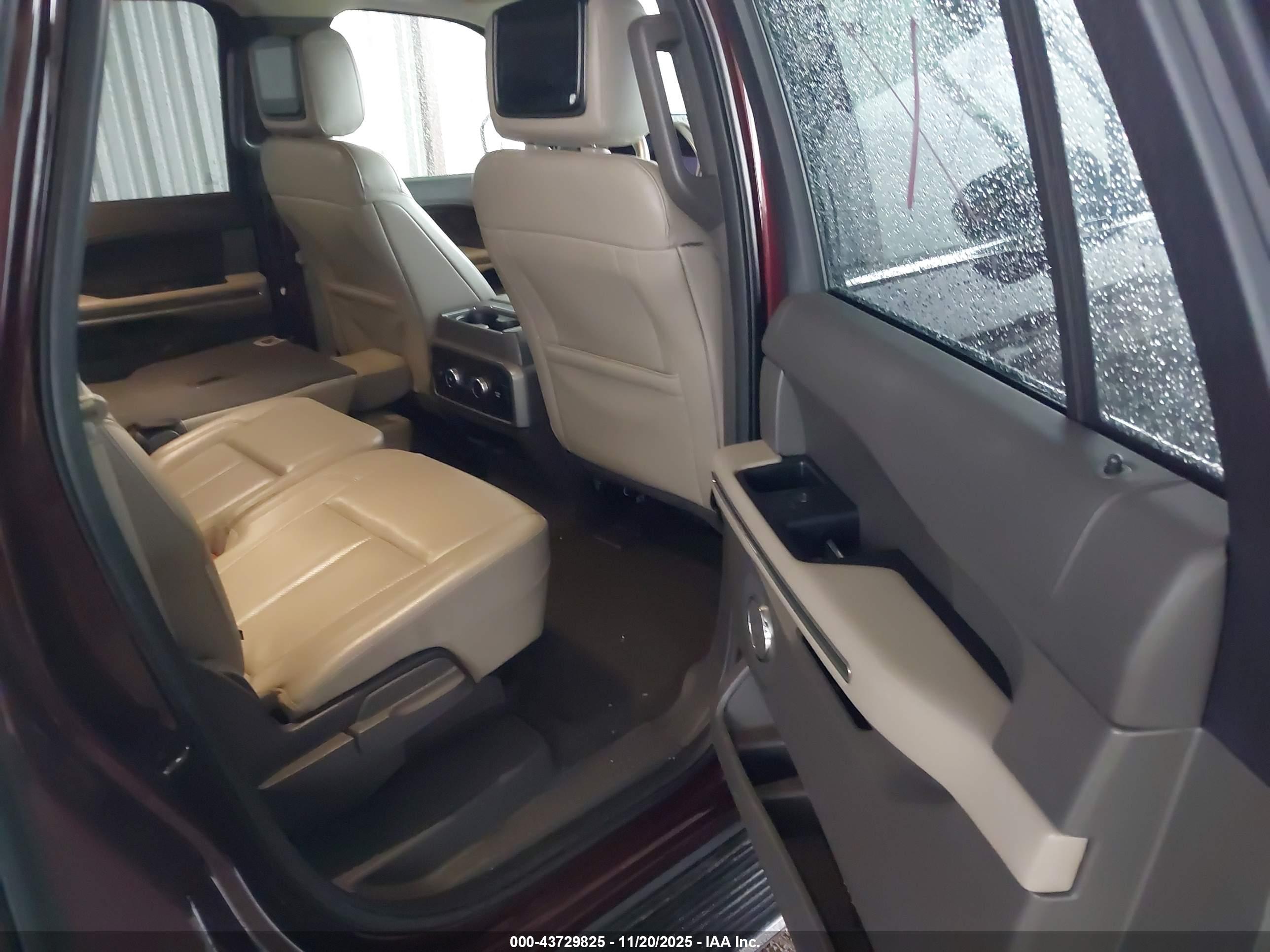 FORD EXPEDITION image 8