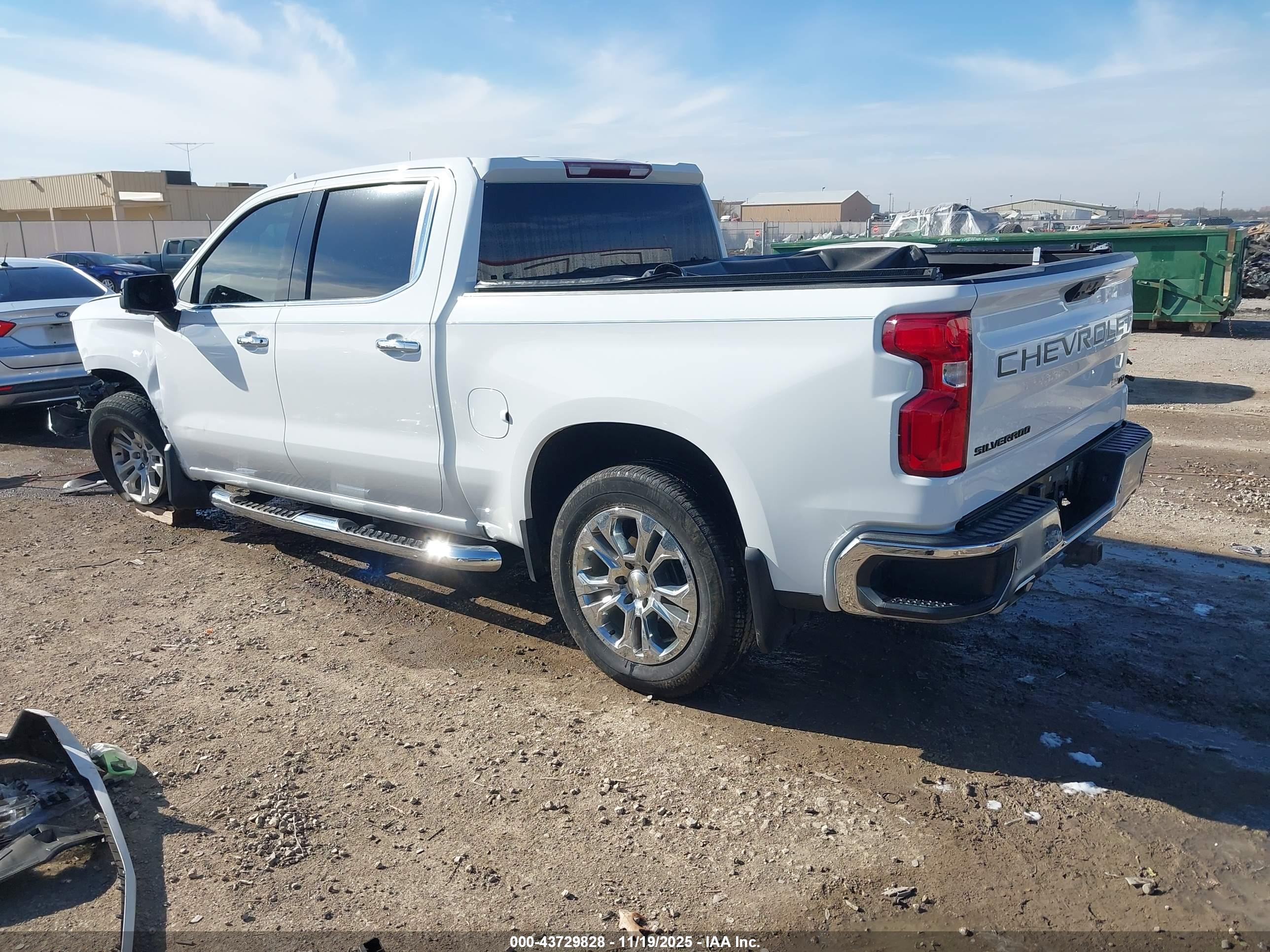 CHEVROLET SILVERADO image 3