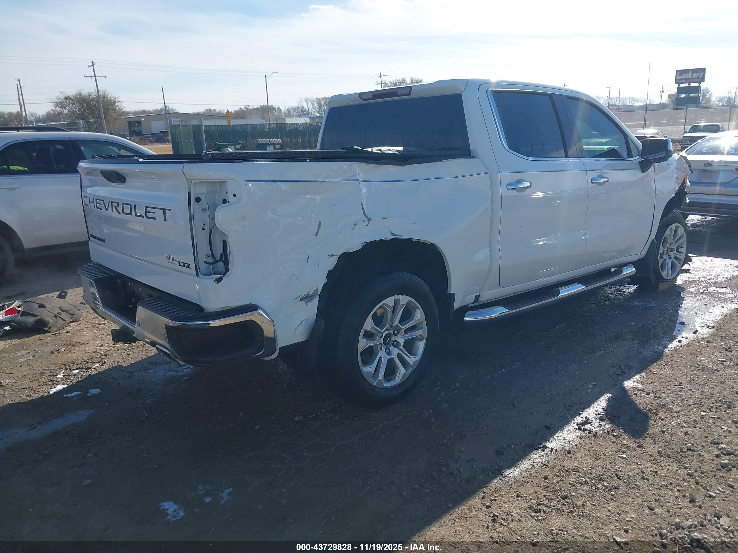 CHEVROLET SILVERADO image 4