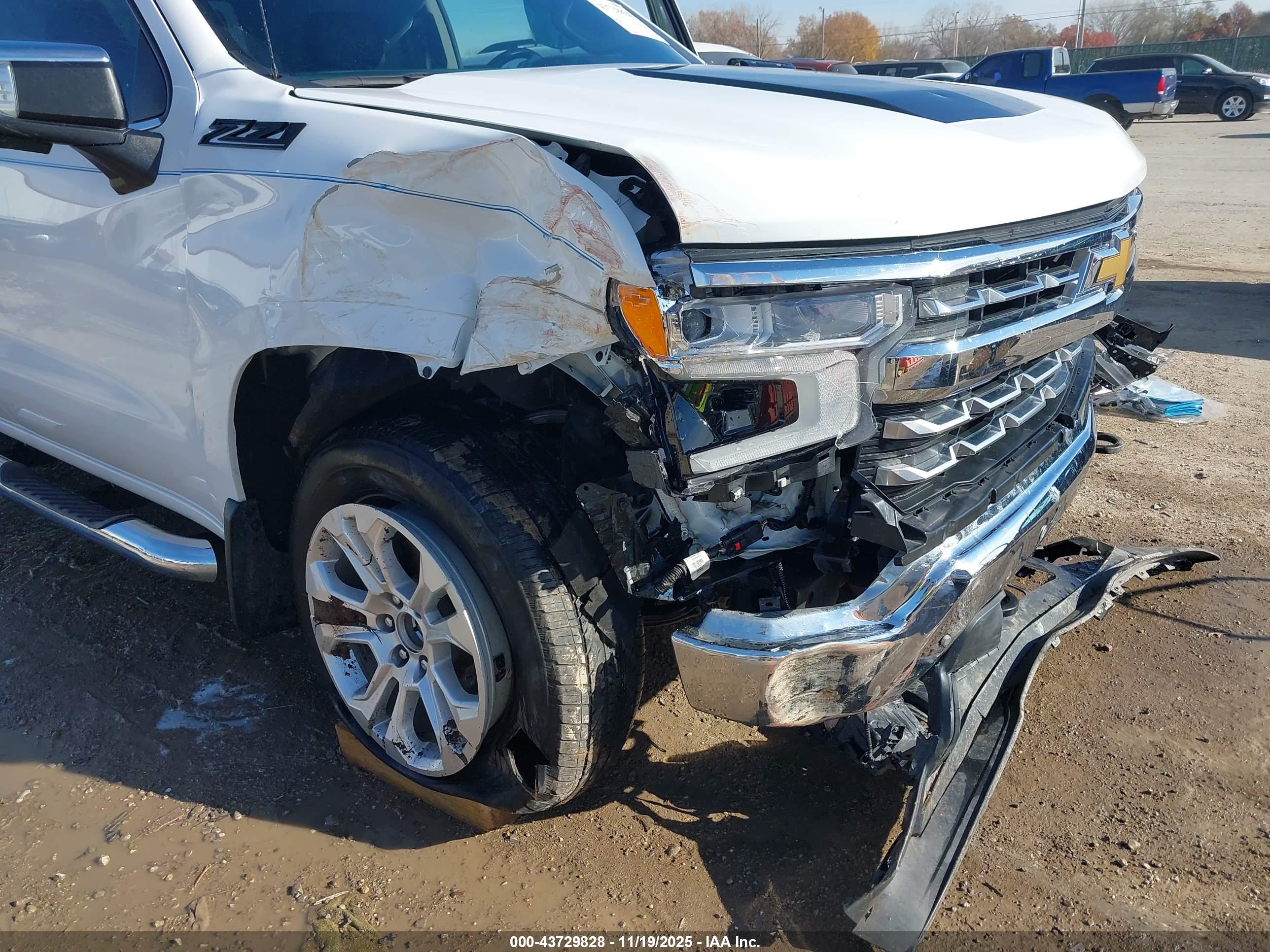 CHEVROLET SILVERADO image 6