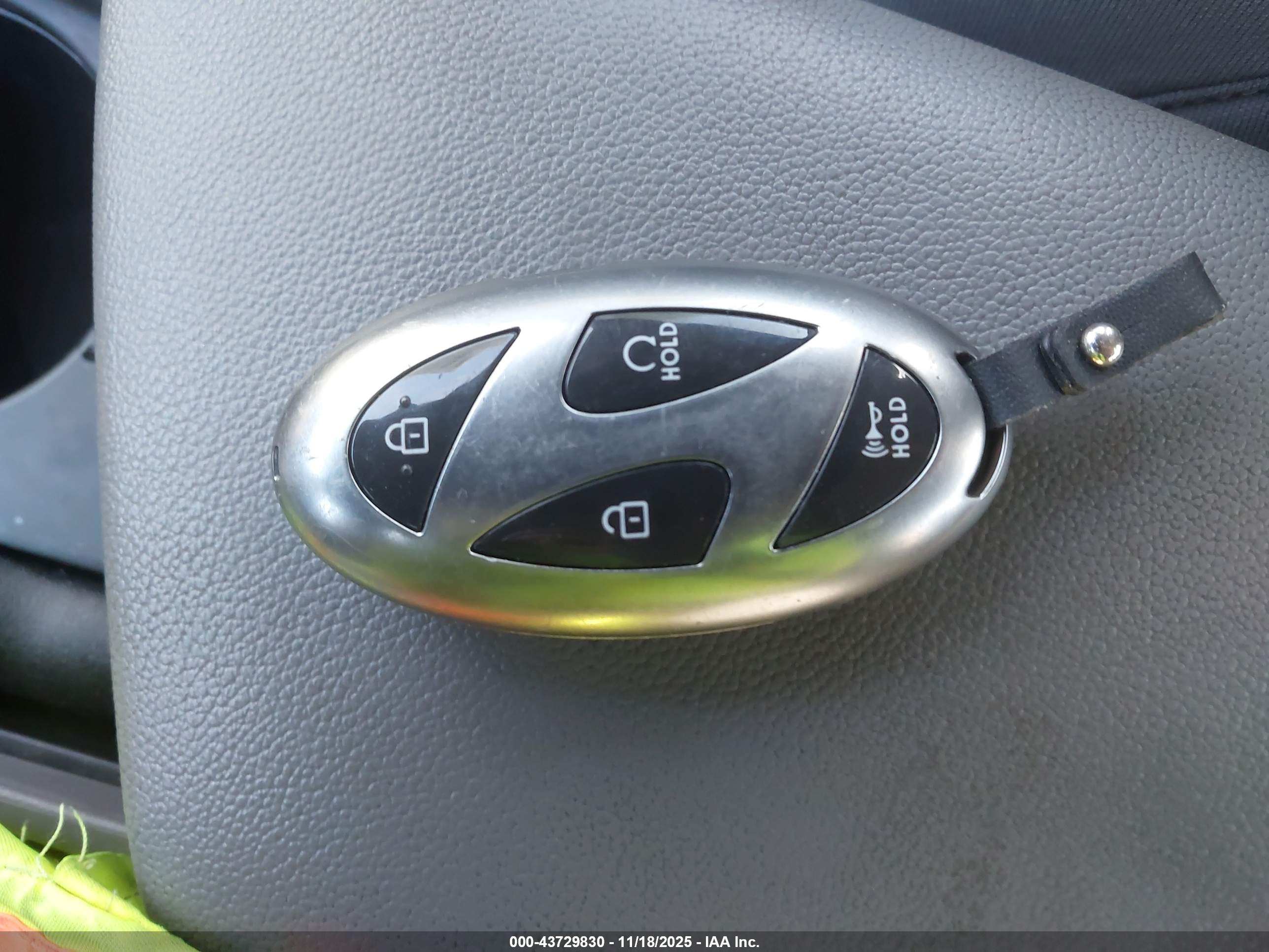 HYUNDAI ELANTRA image 11