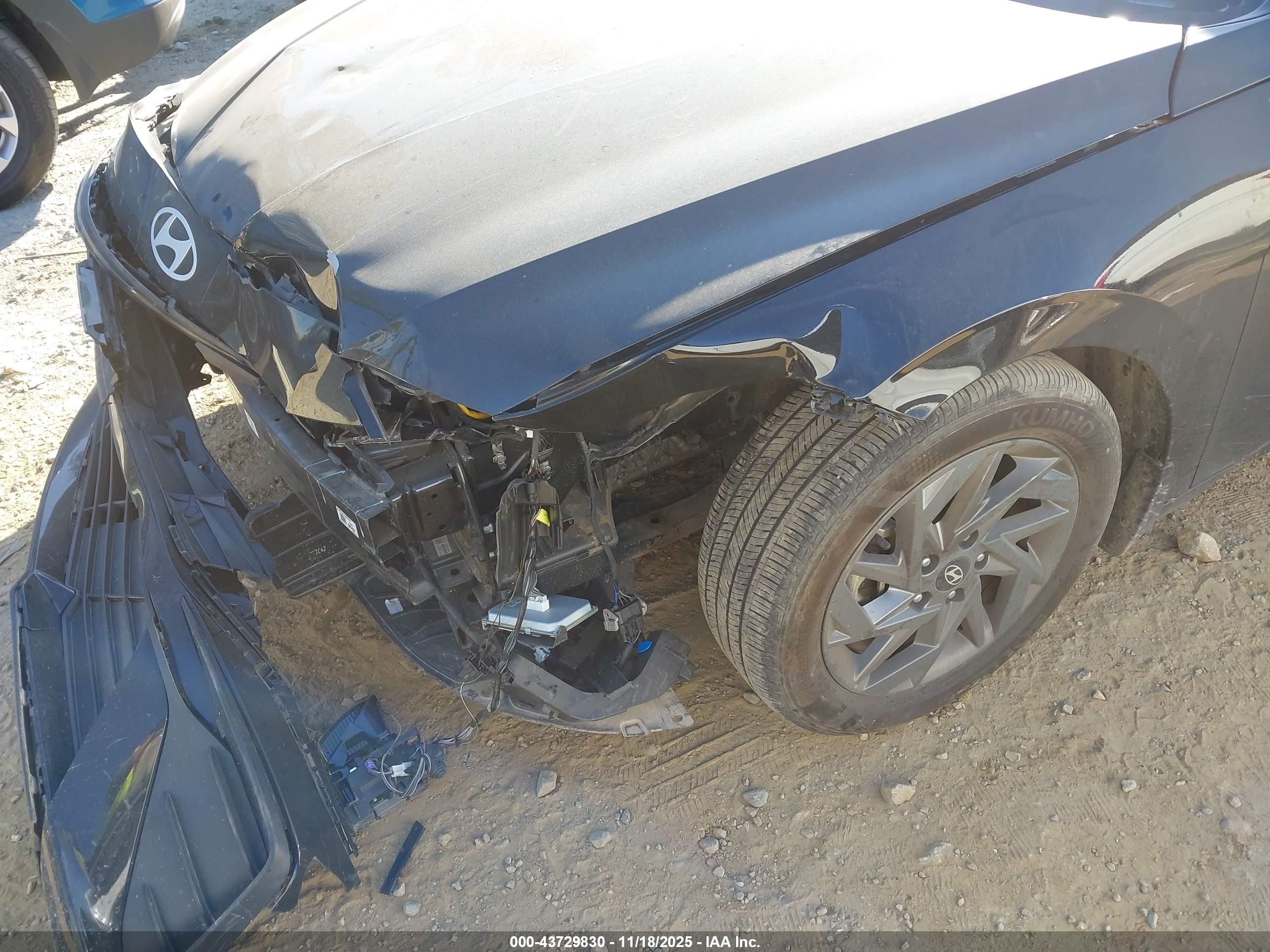 HYUNDAI ELANTRA image 6