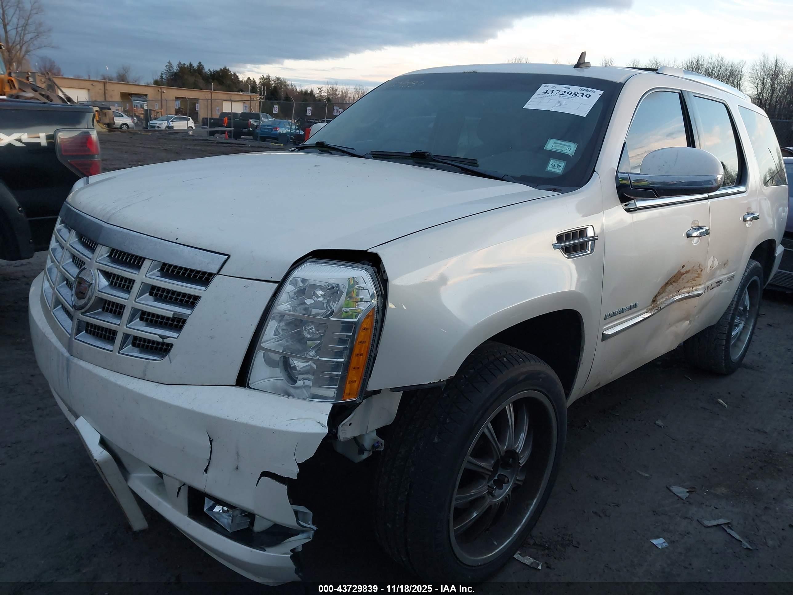 CADILLAC ESCALADE image 2