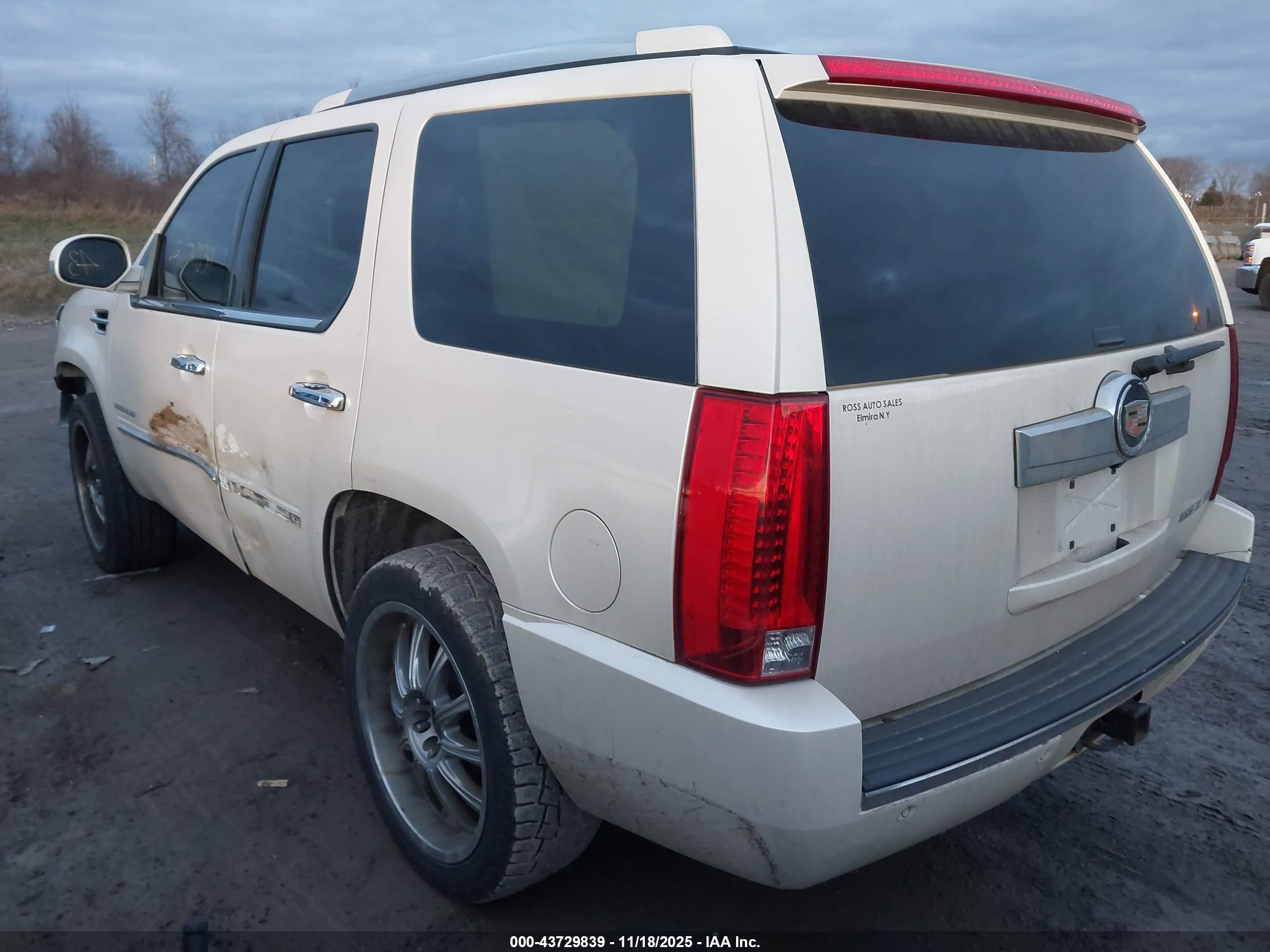CADILLAC ESCALADE image 3