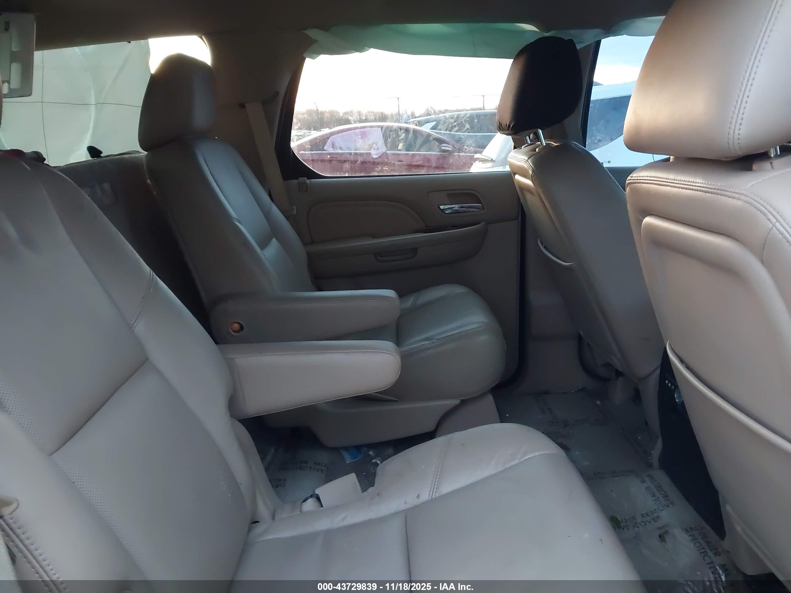 CADILLAC ESCALADE image 8