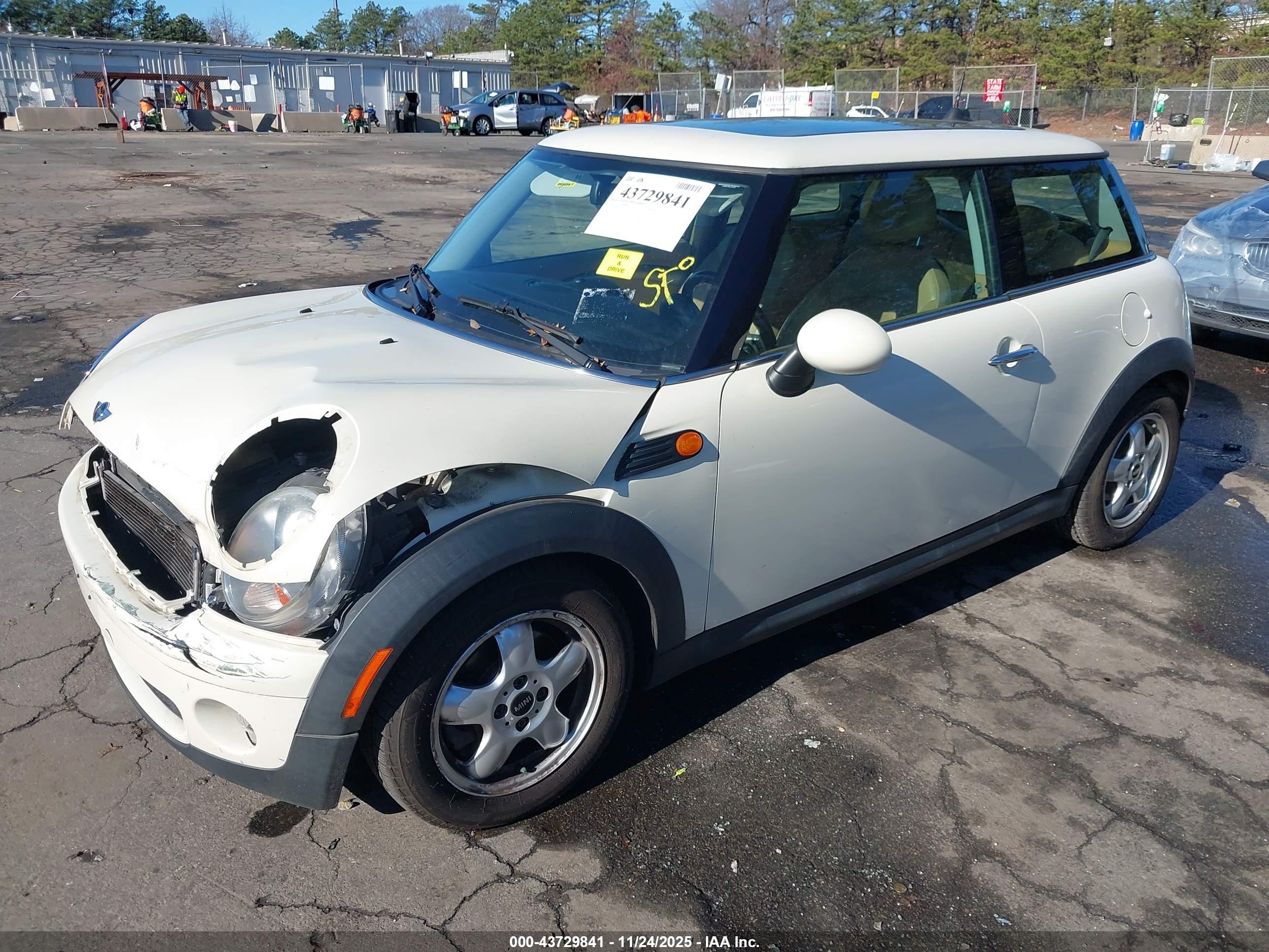 MINI COOPER image 2