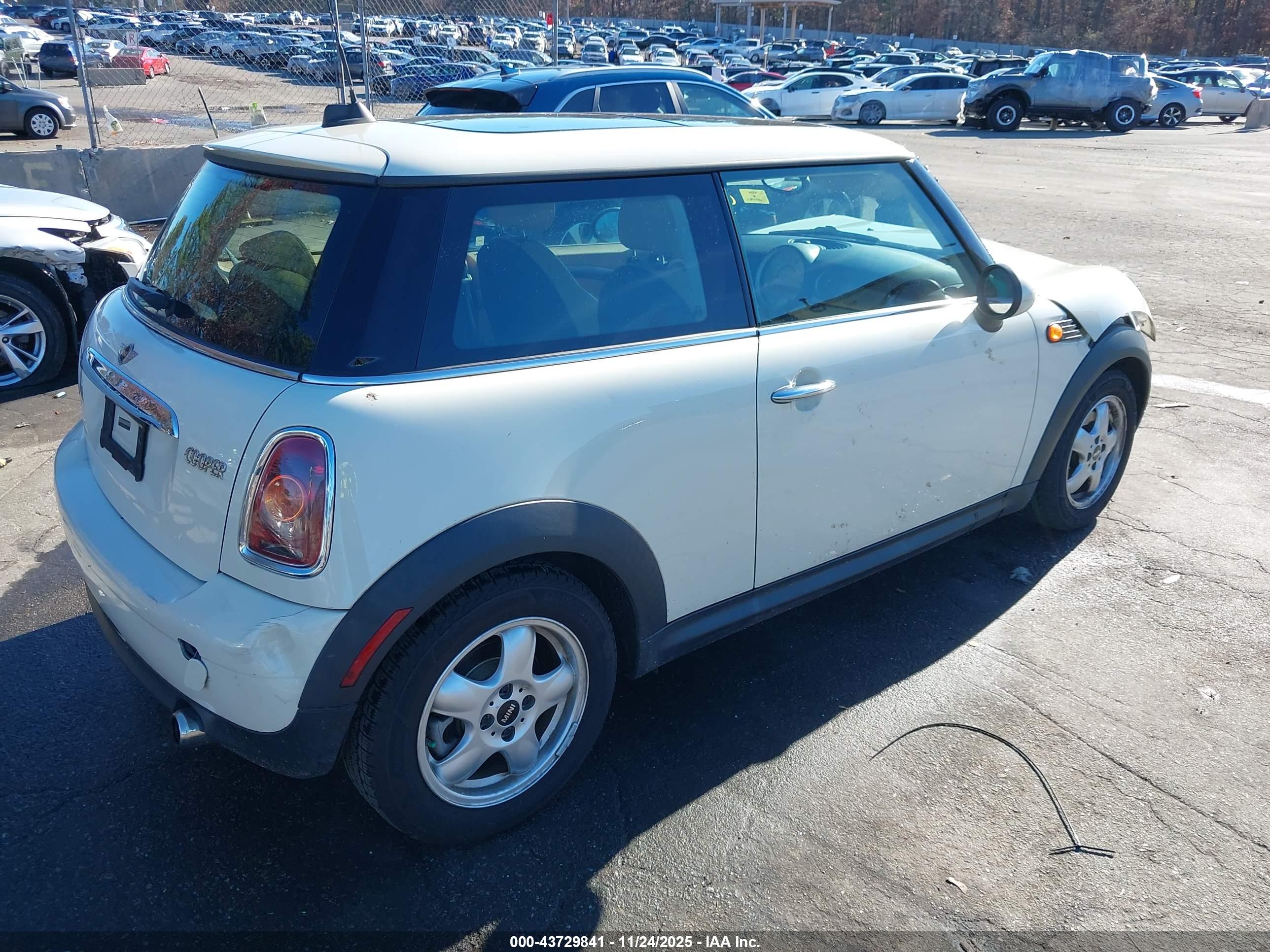 MINI COOPER image 4