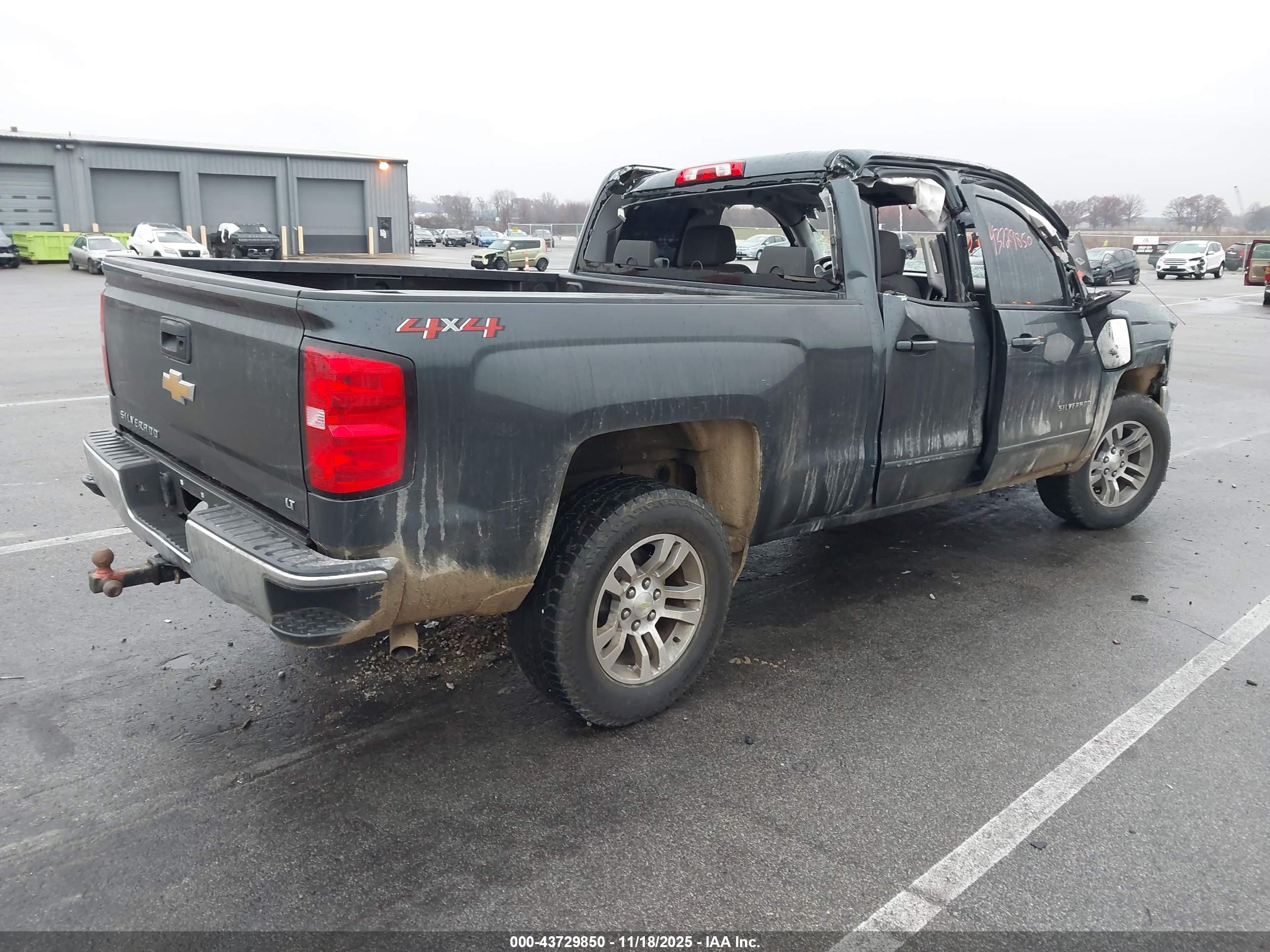 CHEVROLET SILVERADO image 4