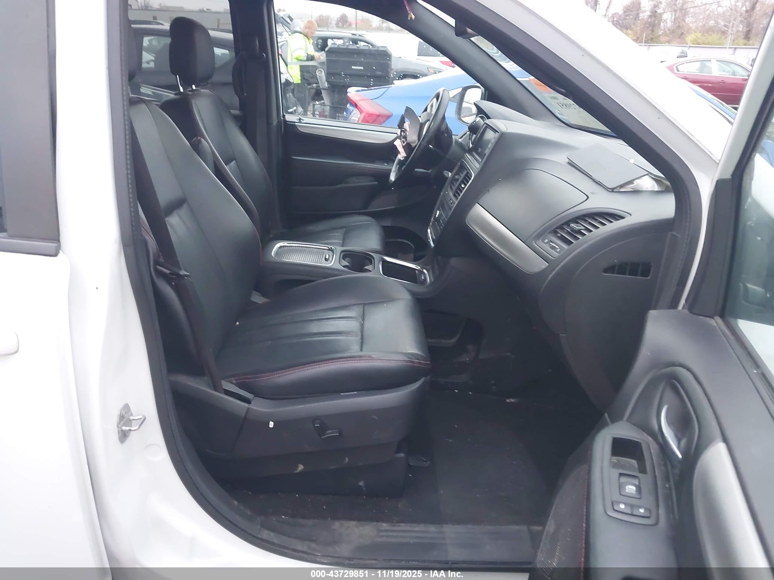 DODGE GRAND image 5
