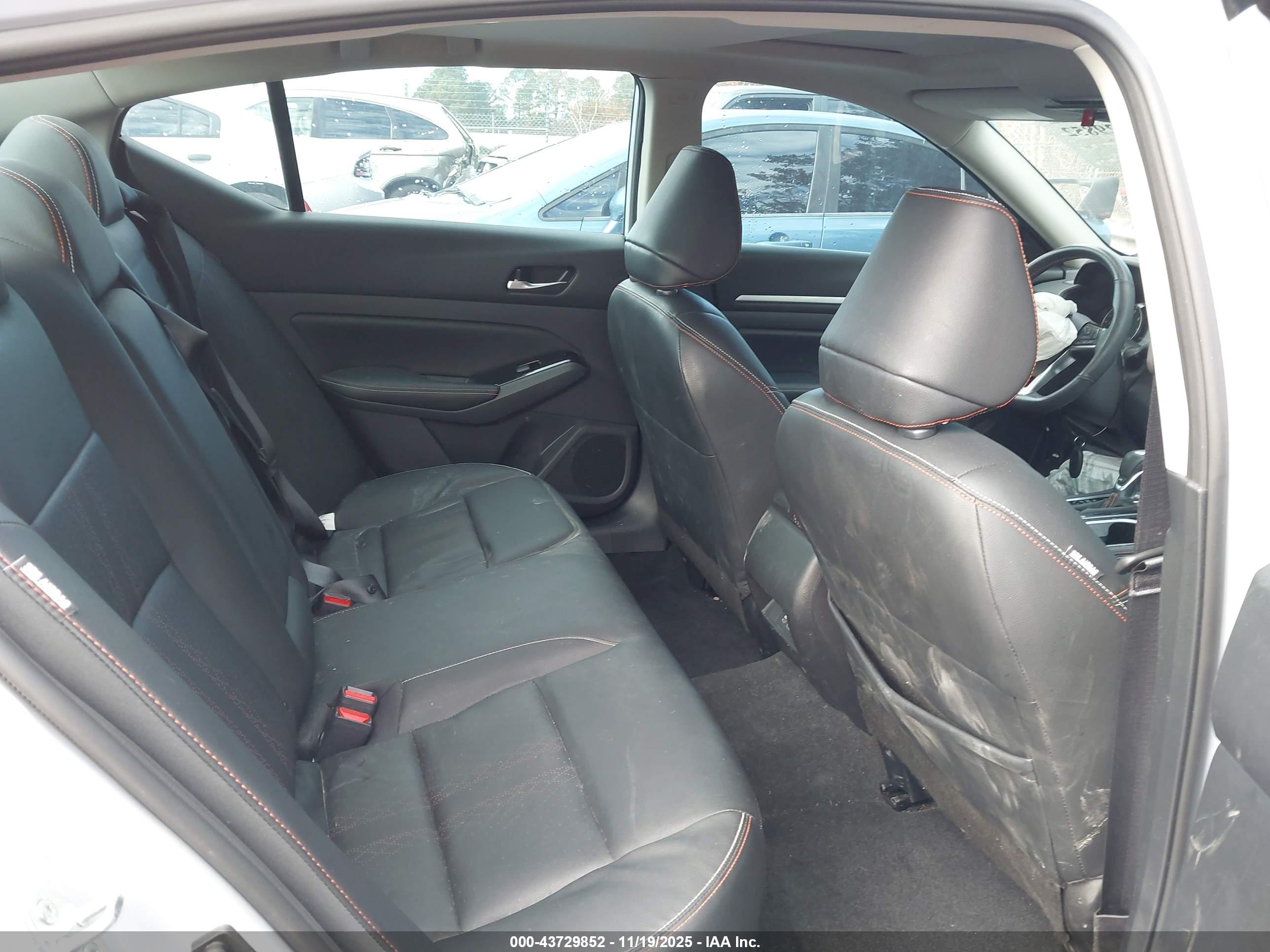 NISSAN ALTIMA image 8